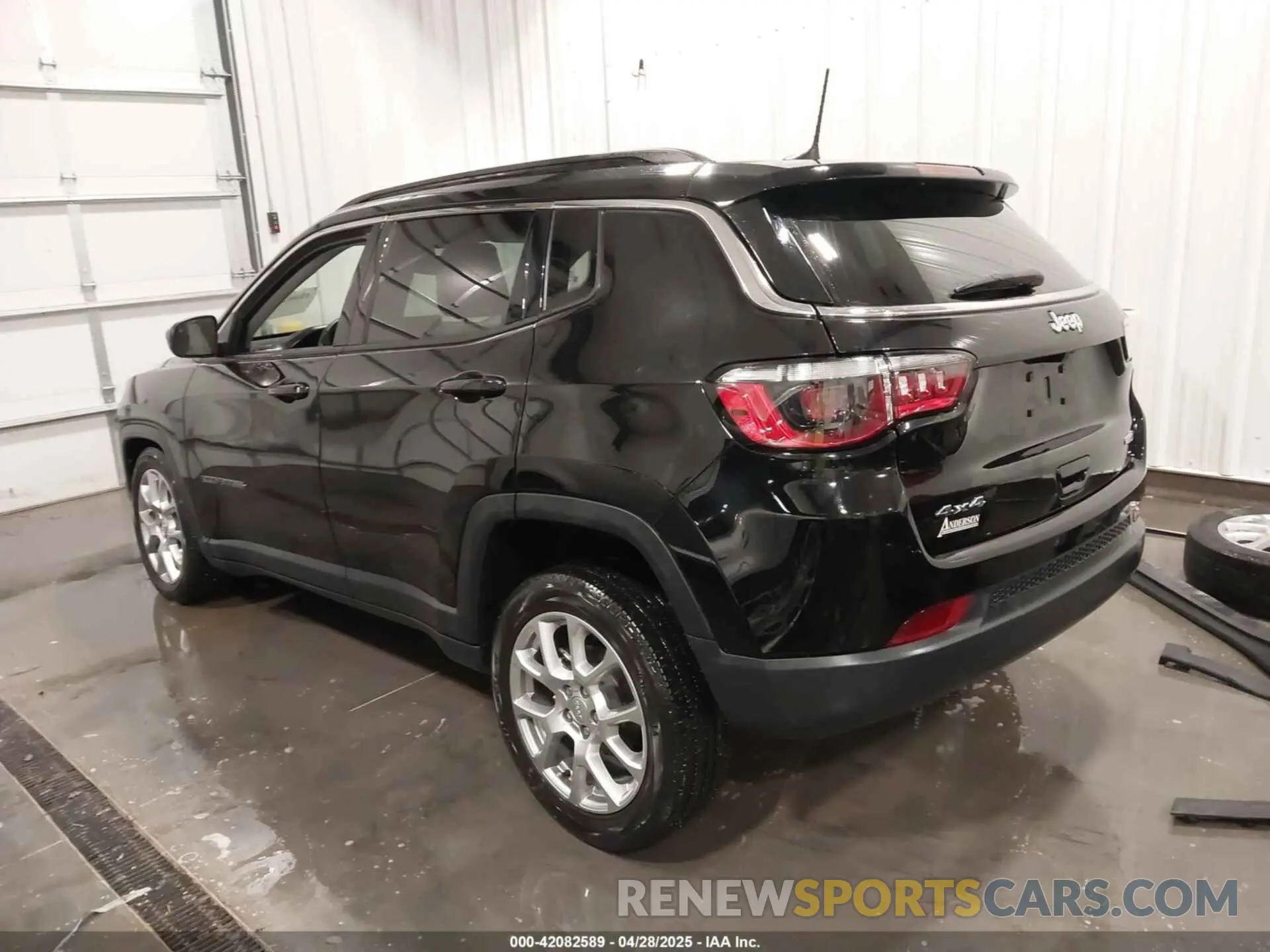 3 Photograph of a damaged car 3C4NJDFB3NT211822 JEEP COMPASS 2022