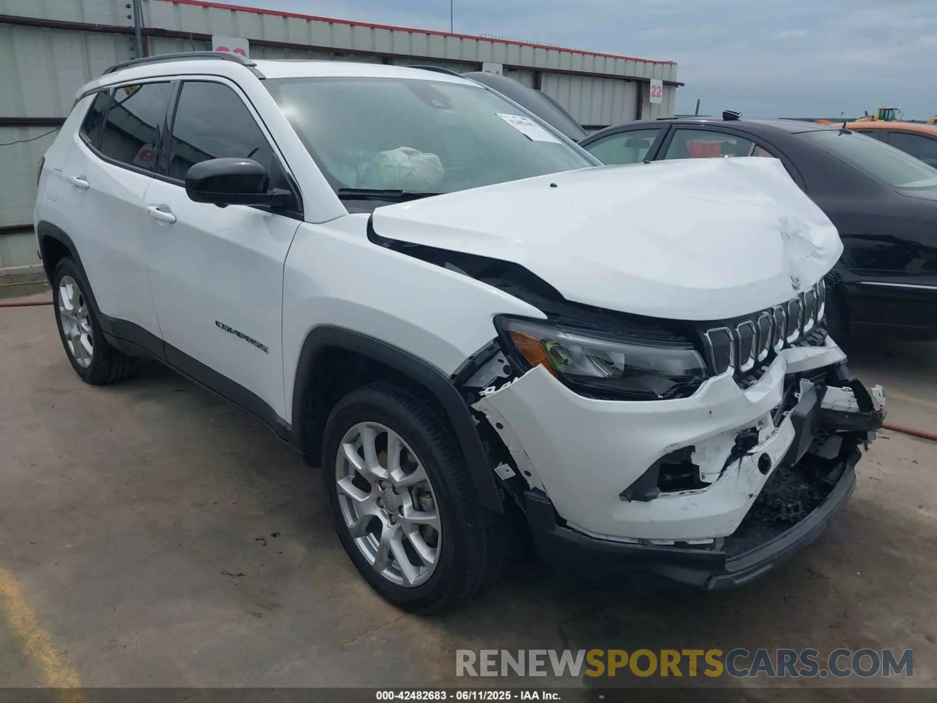 1 Photograph of a damaged car 3C4NJDFB4NT211280 JEEP COMPASS 2022