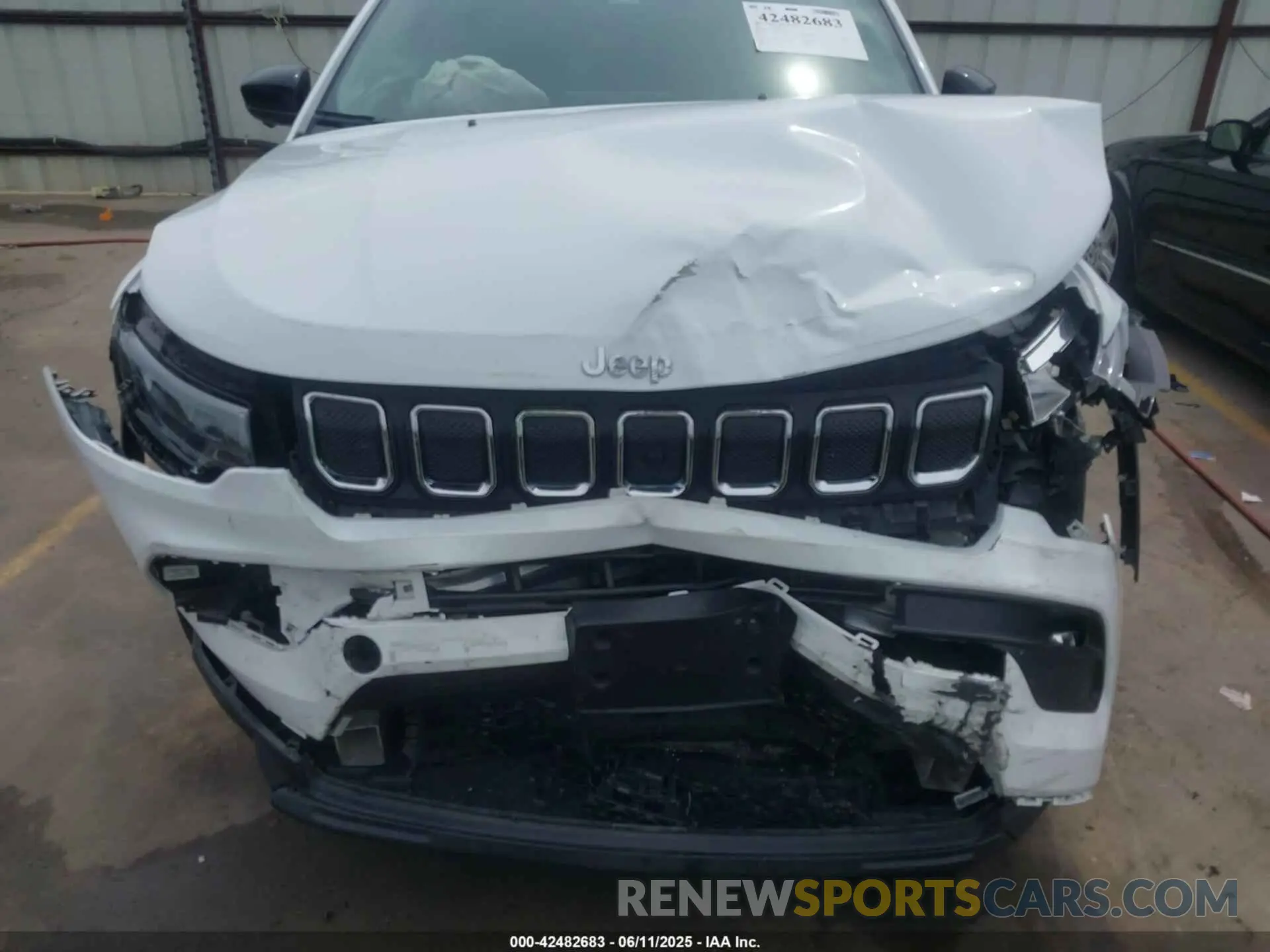 6 Photograph of a damaged car 3C4NJDFB4NT211280 JEEP COMPASS 2022