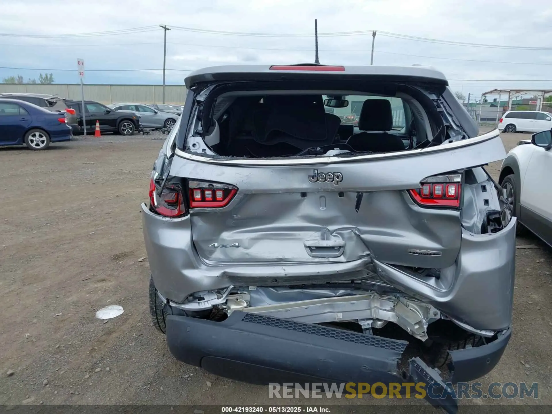 16 Photograph of a damaged car 3C4NJDFB5NT112287 JEEP COMPASS 2022