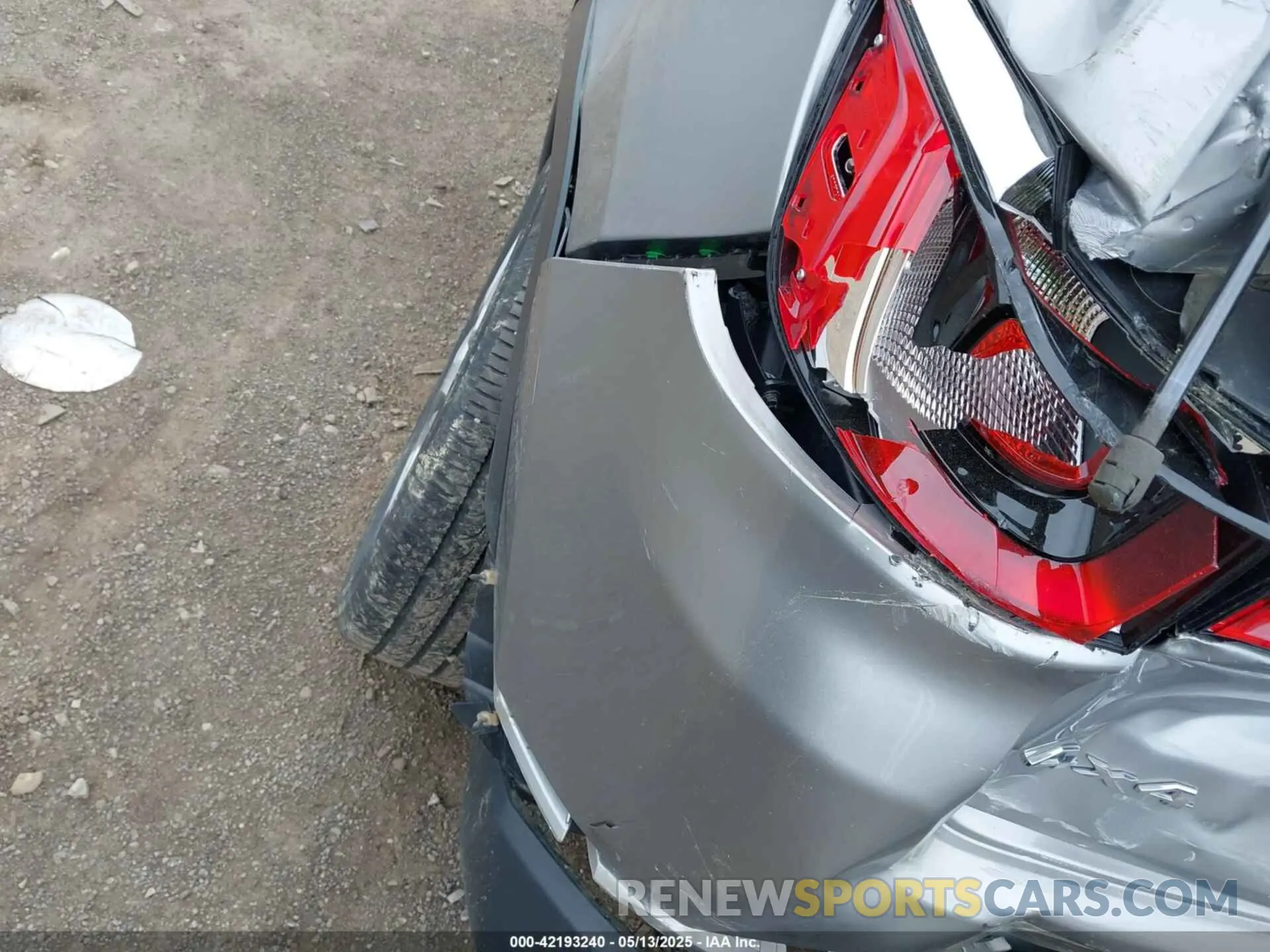 18 Photograph of a damaged car 3C4NJDFB5NT112287 JEEP COMPASS 2022