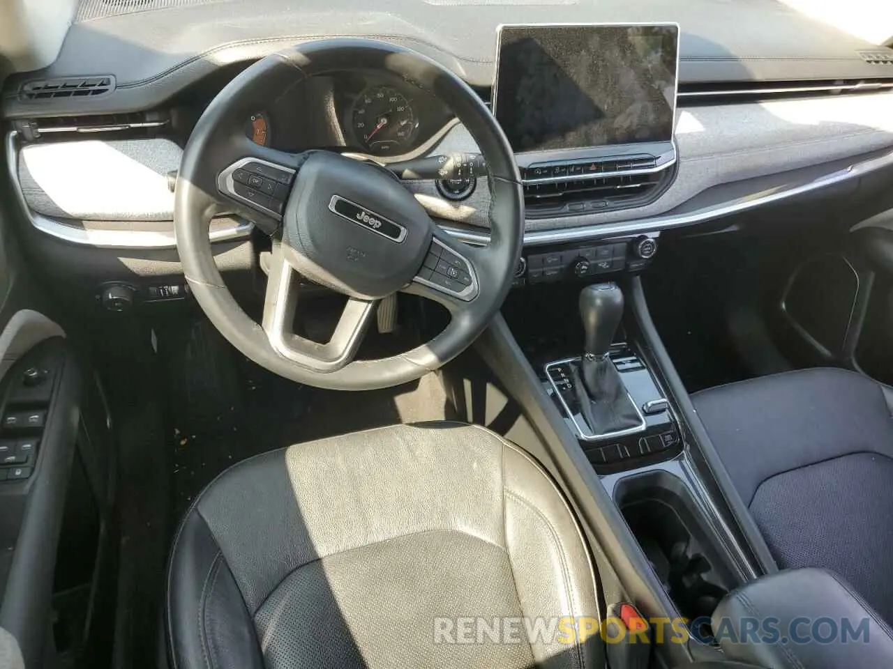 8 Photograph of a damaged car 3C4NJDFB6NT126795 JEEP COMPASS 2022