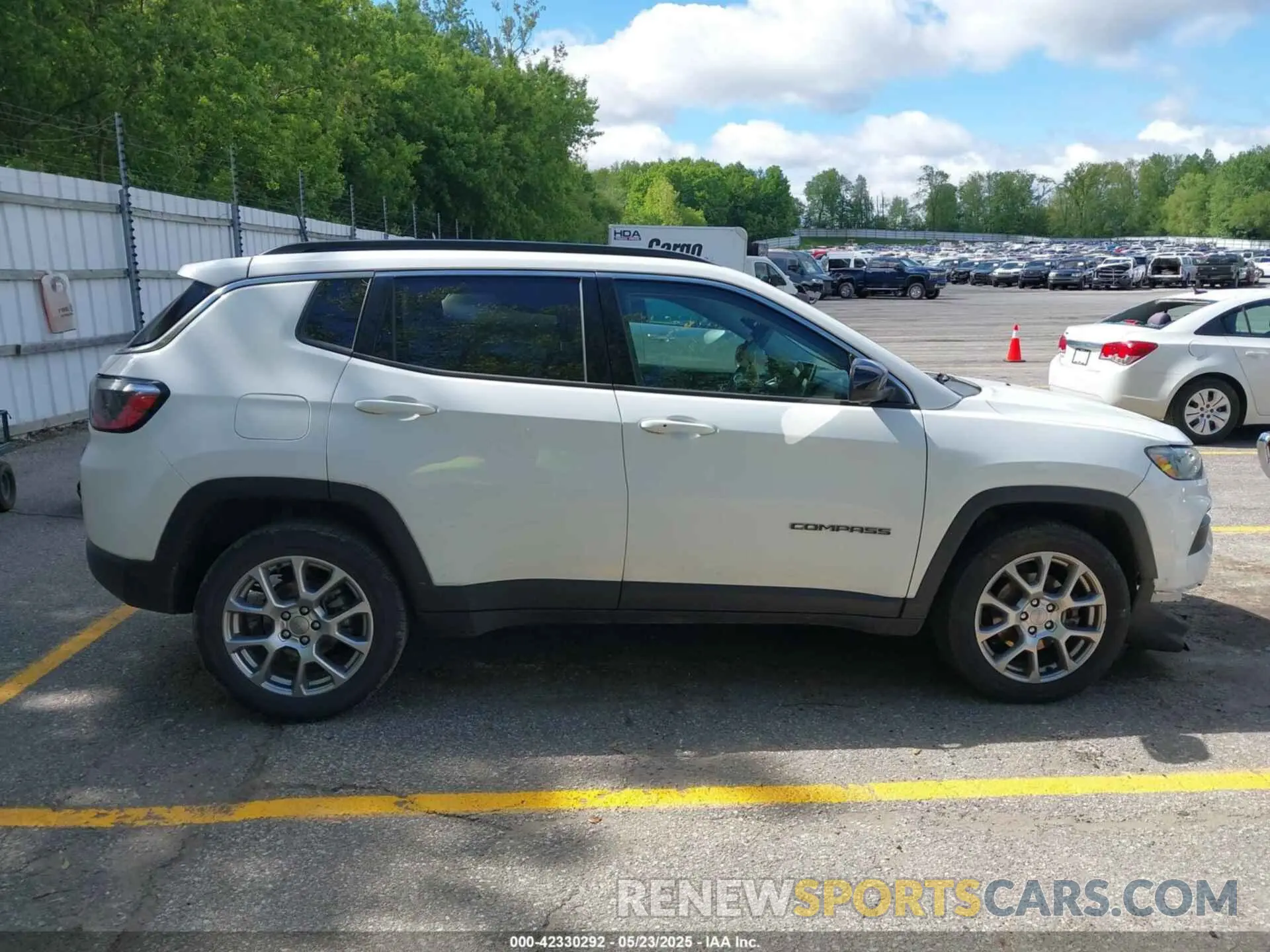 14 Photograph of a damaged car 3C4NJDFB7NT112307 JEEP COMPASS 2022