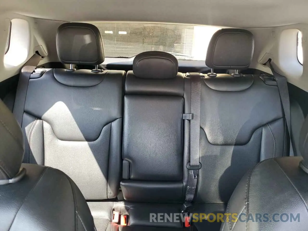 10 Photograph of a damaged car 3C4NJDFB7NT129558 JEEP COMPASS 2022