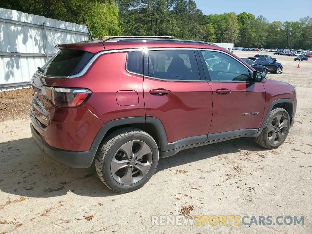 3 Photograph of a damaged car 3C4NJDFB7NT129558 JEEP COMPASS 2022