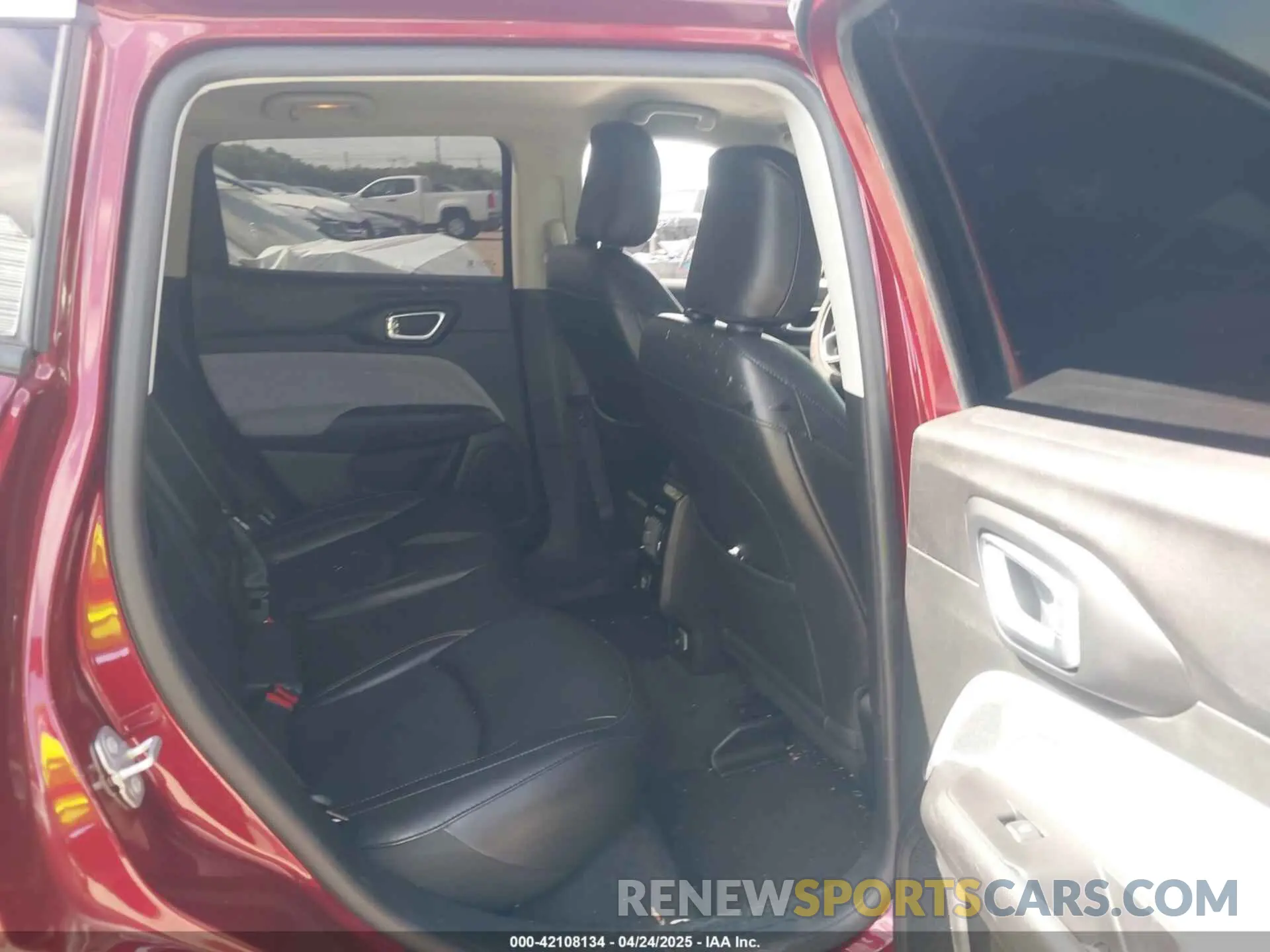 8 Photograph of a damaged car 3C4NJDFBXNT129800 JEEP COMPASS 2022