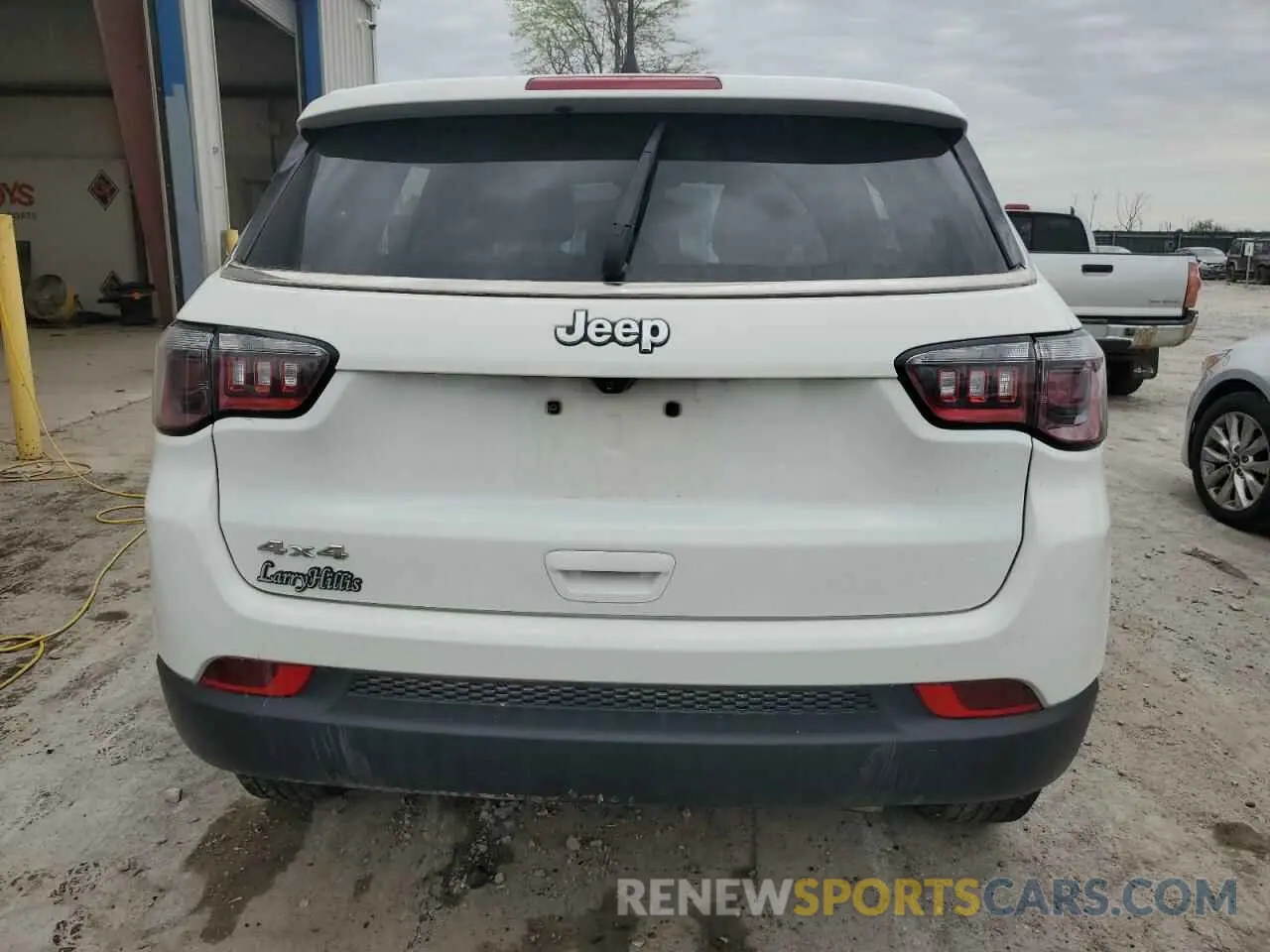 6 Photograph of a damaged car 3C4NJDAN0PT569903 JEEP COMPASS 2023
