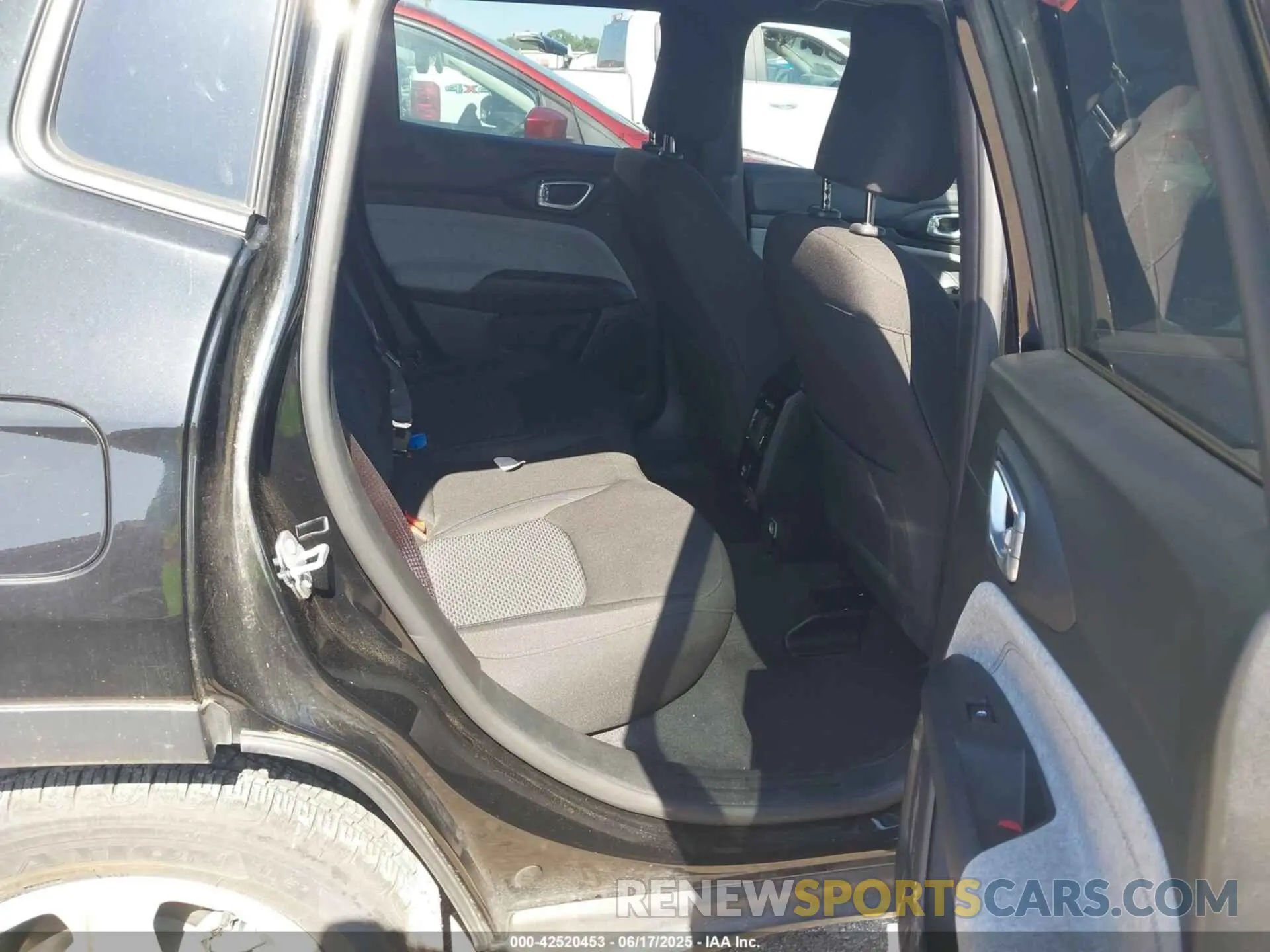 8 Photograph of a damaged car 3C4NJDAN1PT520208 JEEP COMPASS 2023