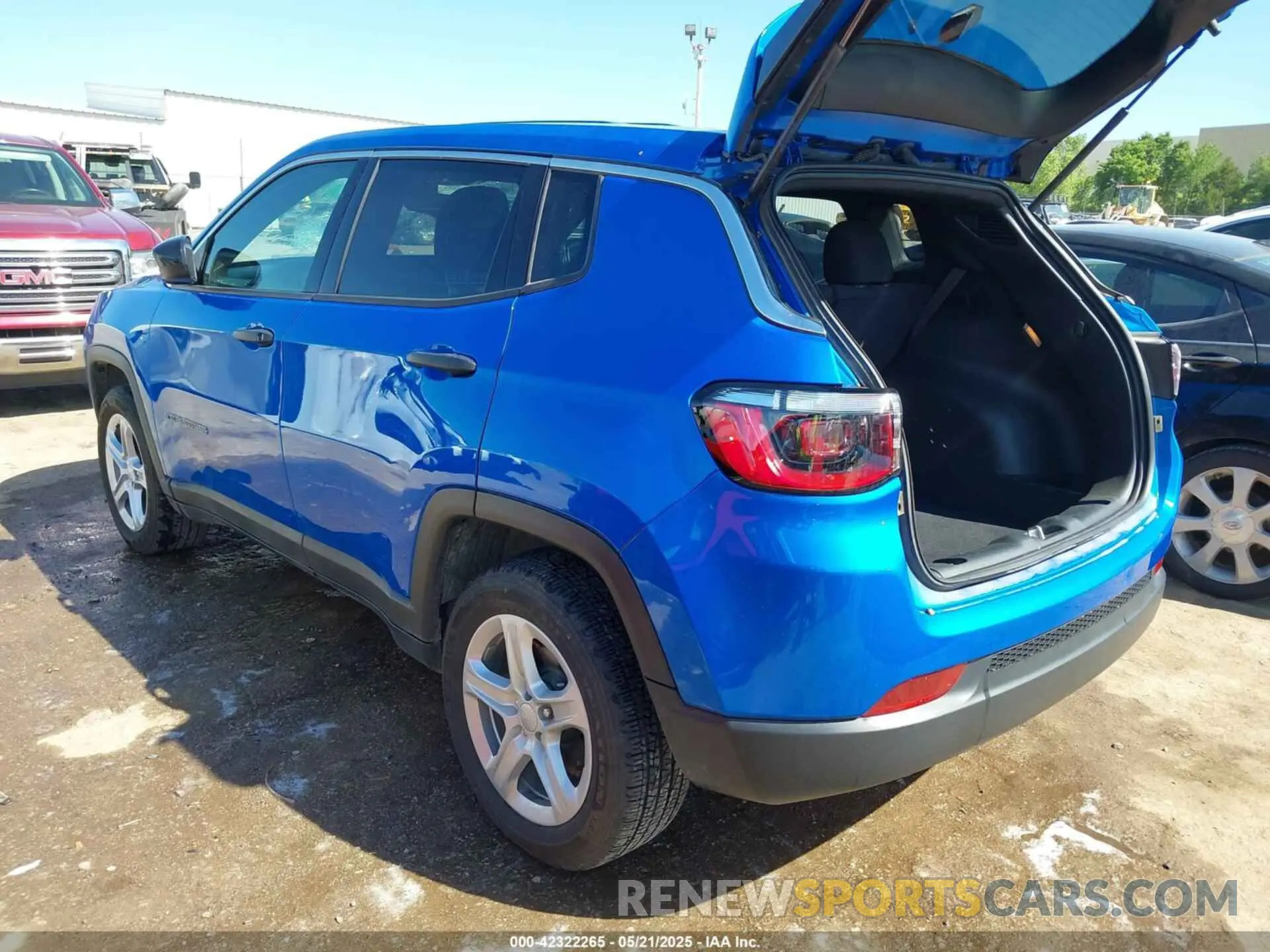 3 Photograph of a damaged car 3C4NJDAN4PT557091 JEEP COMPASS 2023