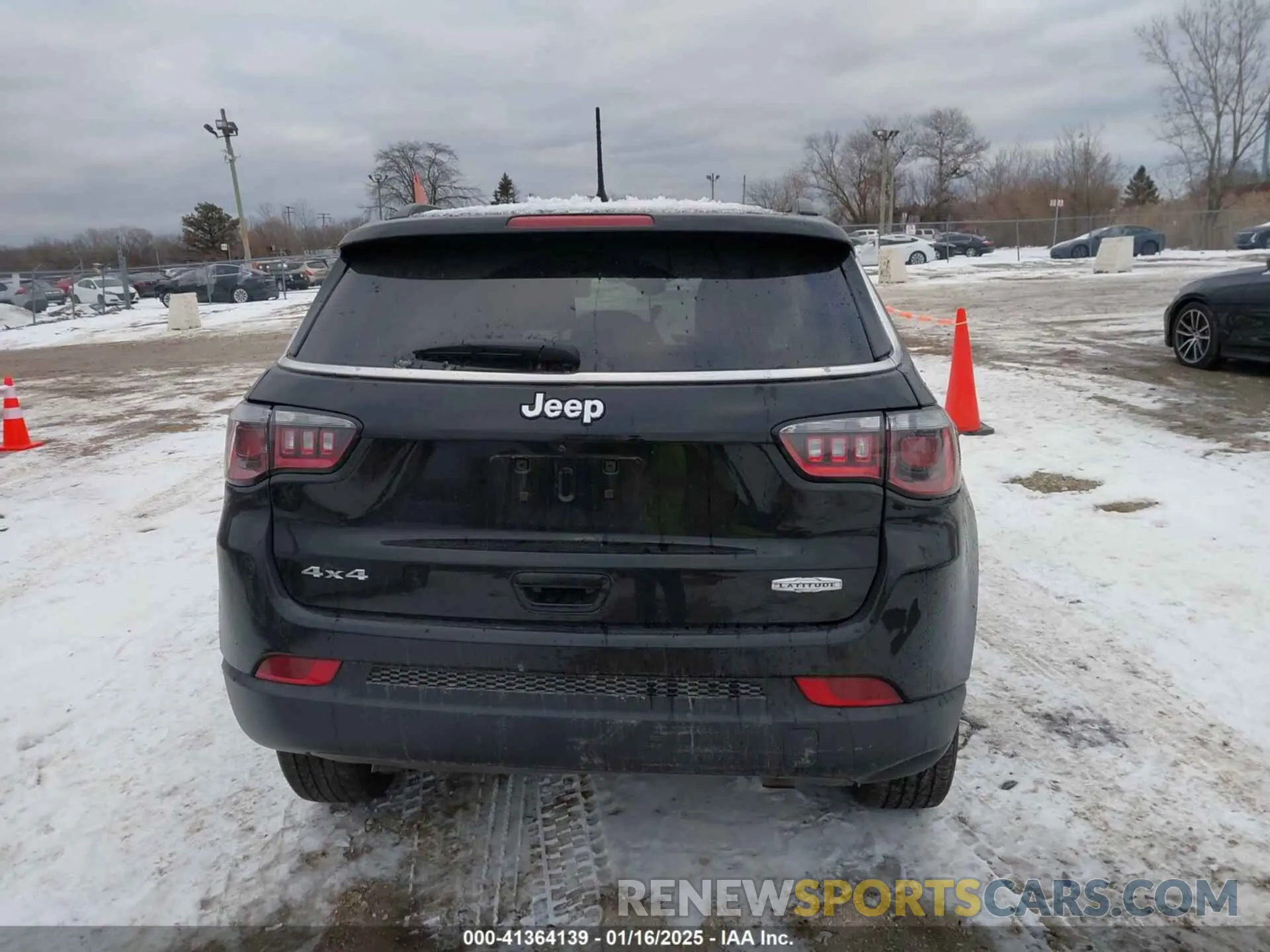 17 Photograph of a damaged car 3C4NJDBN1PT518974 JEEP COMPASS 2023