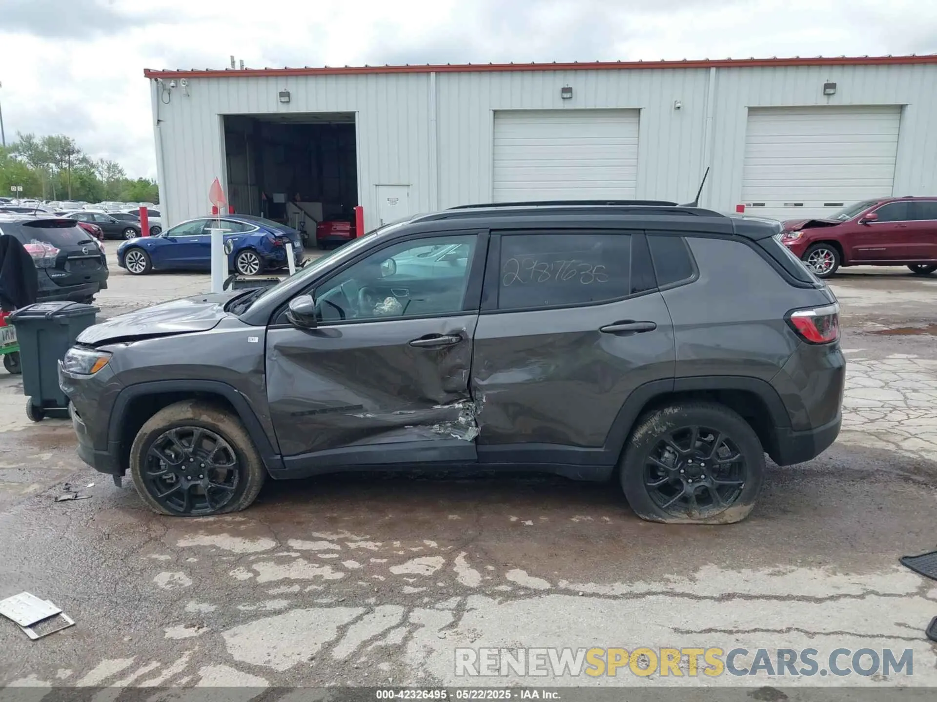 13 Photograph of a damaged car 3C4NJDBN3PT529975 JEEP COMPASS 2023