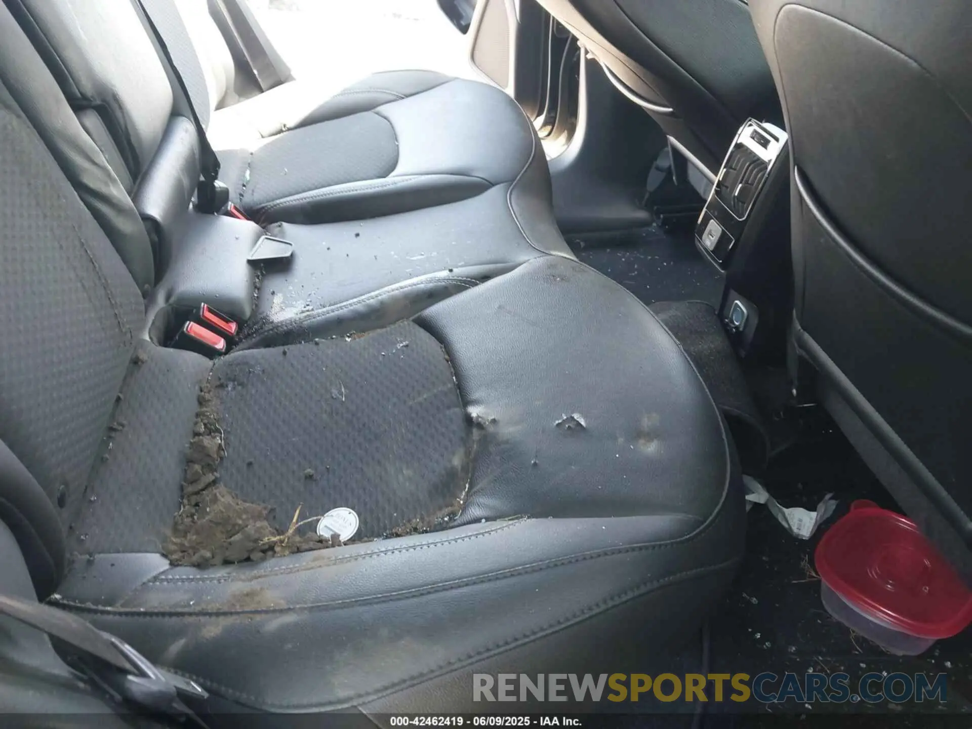 8 Photograph of a damaged car 3C4NJDBN3PT549241 JEEP COMPASS 2023