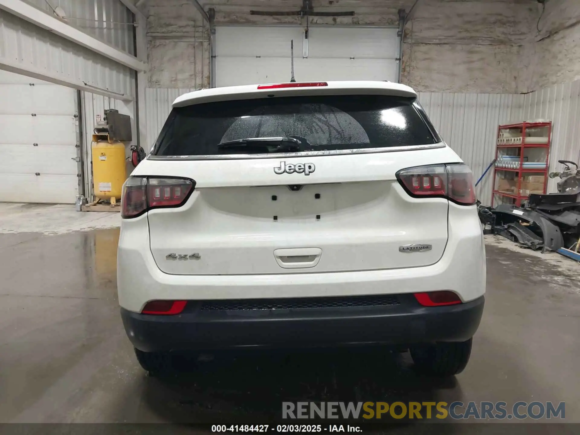 17 Photograph of a damaged car 3C4NJDBN5PT502051 JEEP COMPASS 2023