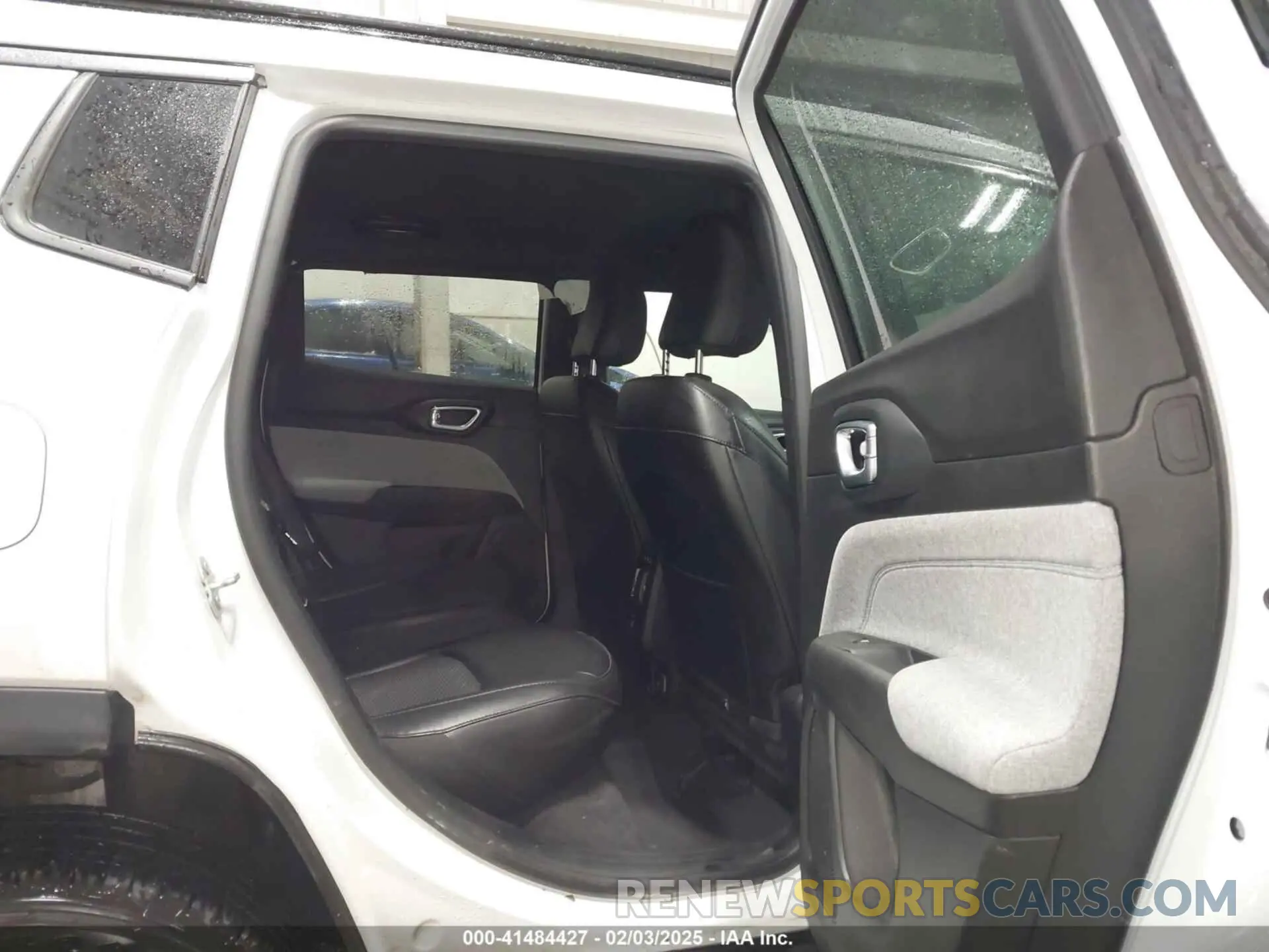 8 Photograph of a damaged car 3C4NJDBN5PT502051 JEEP COMPASS 2023