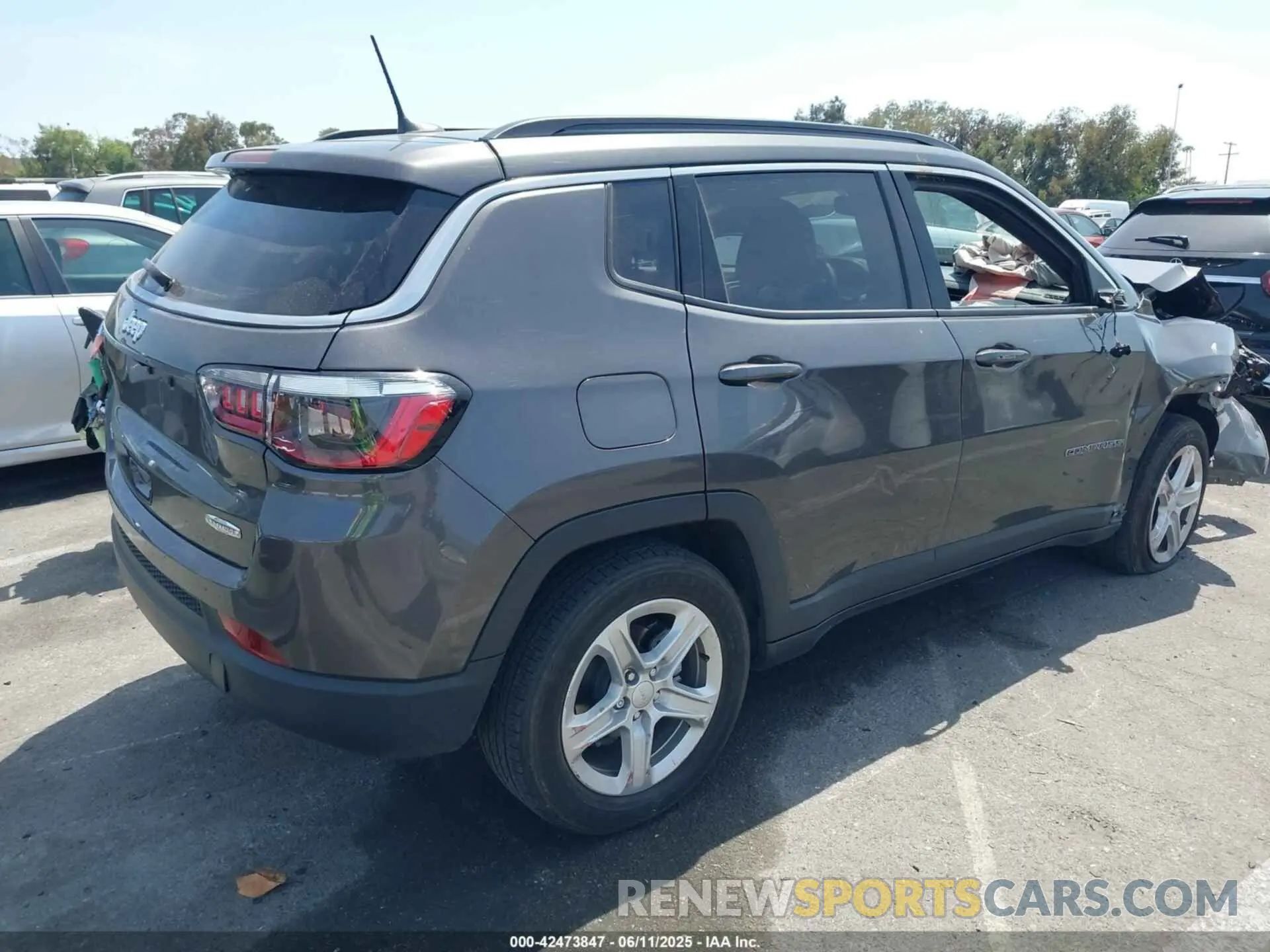 4 Фотография поврежденного автомобиля 3C4NJDBN7PT533642 JEEP COMPASS 2023