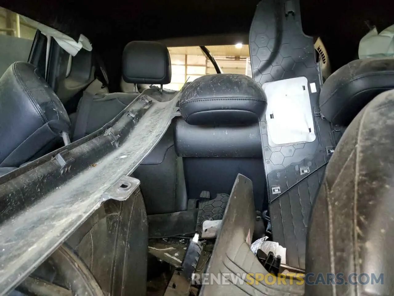 10 Photograph of a damaged car 3C4NJDBN8PT566942 JEEP COMPASS 2023