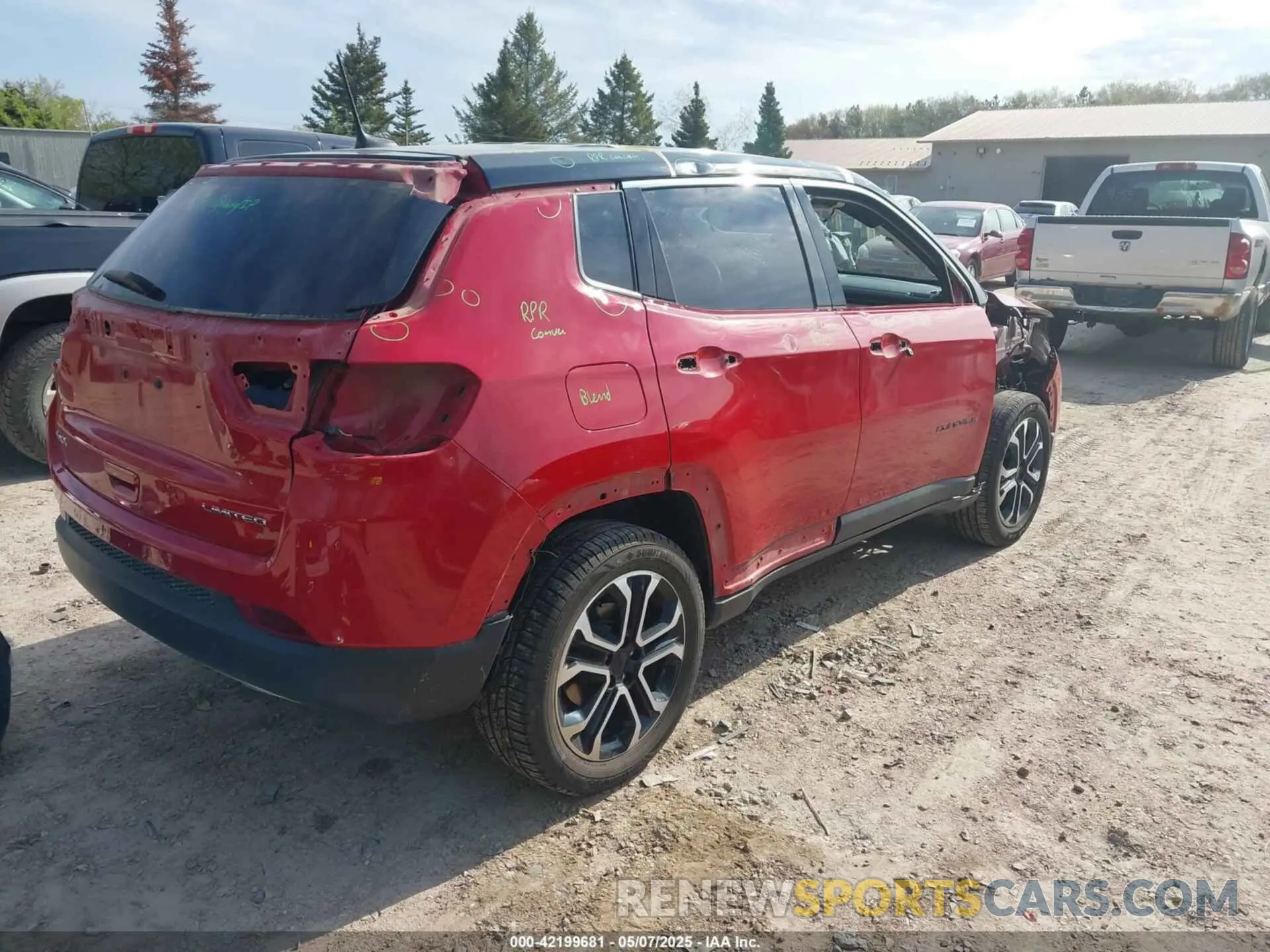 4 Photograph of a damaged car 3C4NJDCN0PT527468 JEEP COMPASS 2023
