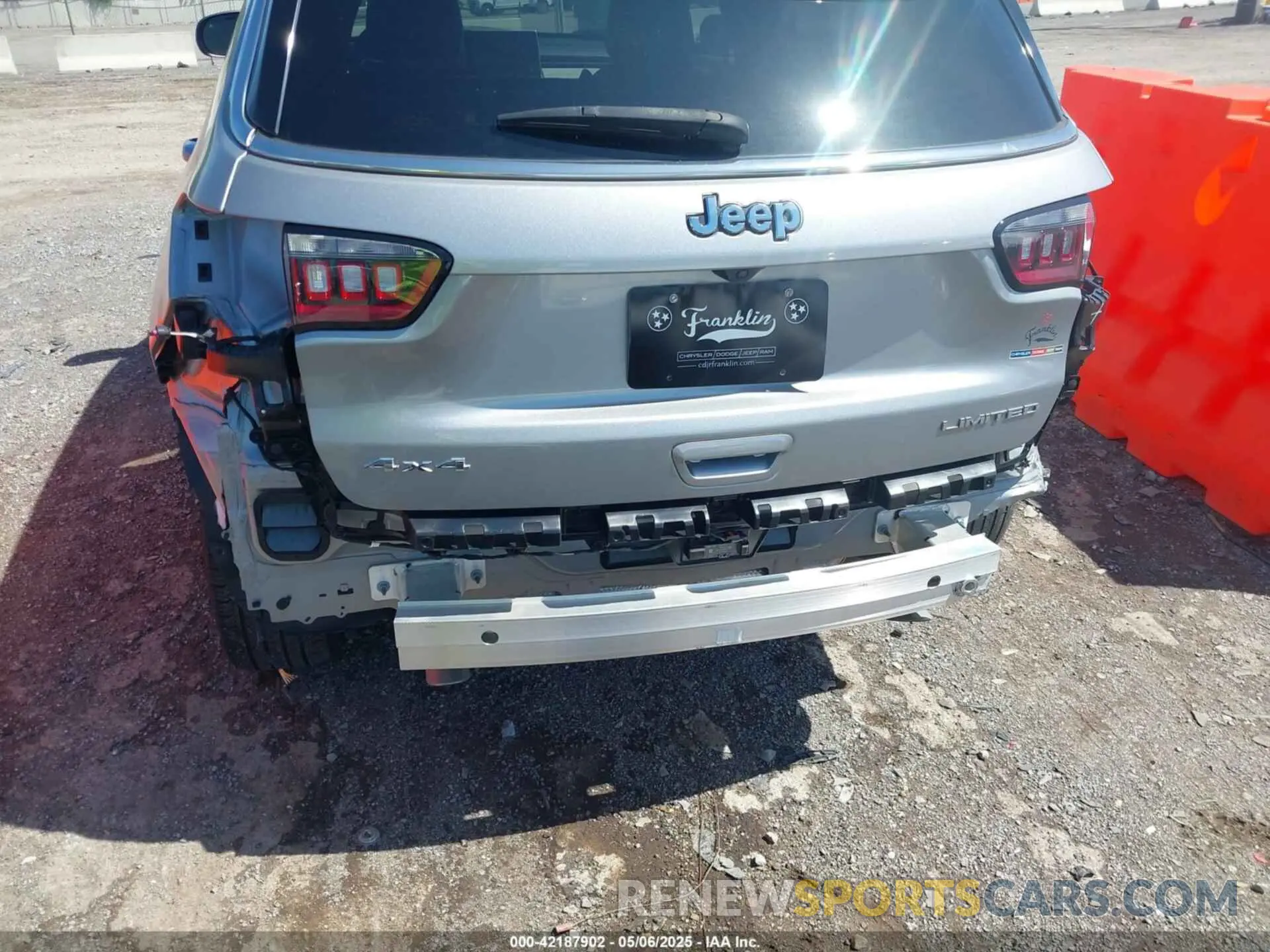 6 Photograph of a damaged car 3C4NJDCN2PT534664 JEEP COMPASS 2023