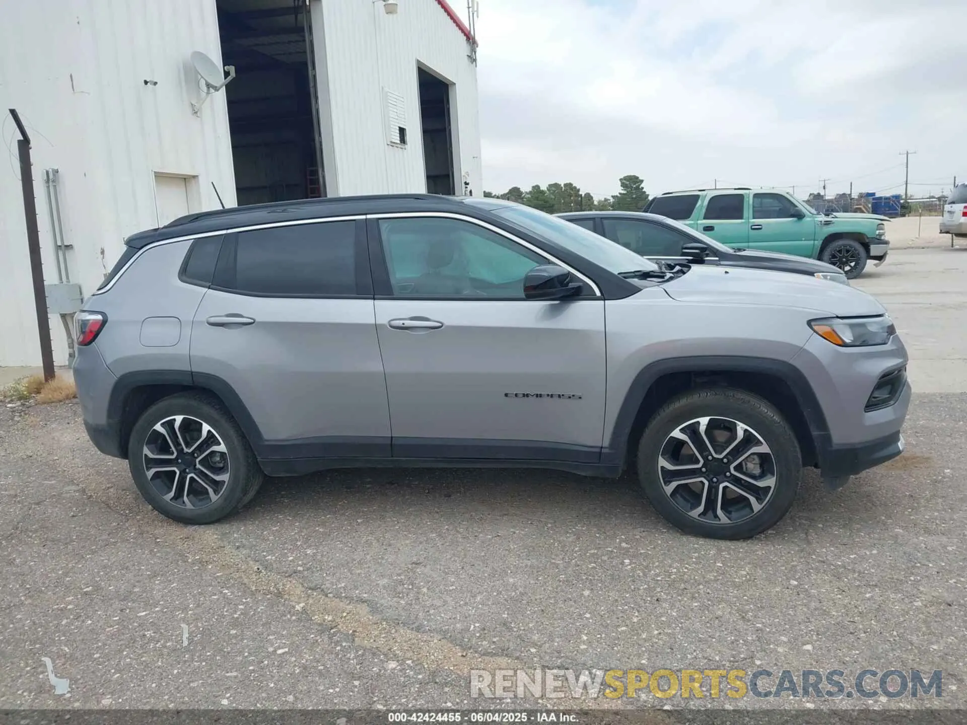 13 Photograph of a damaged car 3C4NJDCN4PT524802 JEEP COMPASS 2023