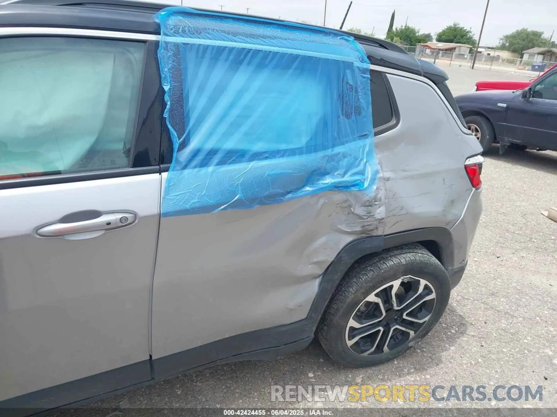 6 Photograph of a damaged car 3C4NJDCN4PT524802 JEEP COMPASS 2023