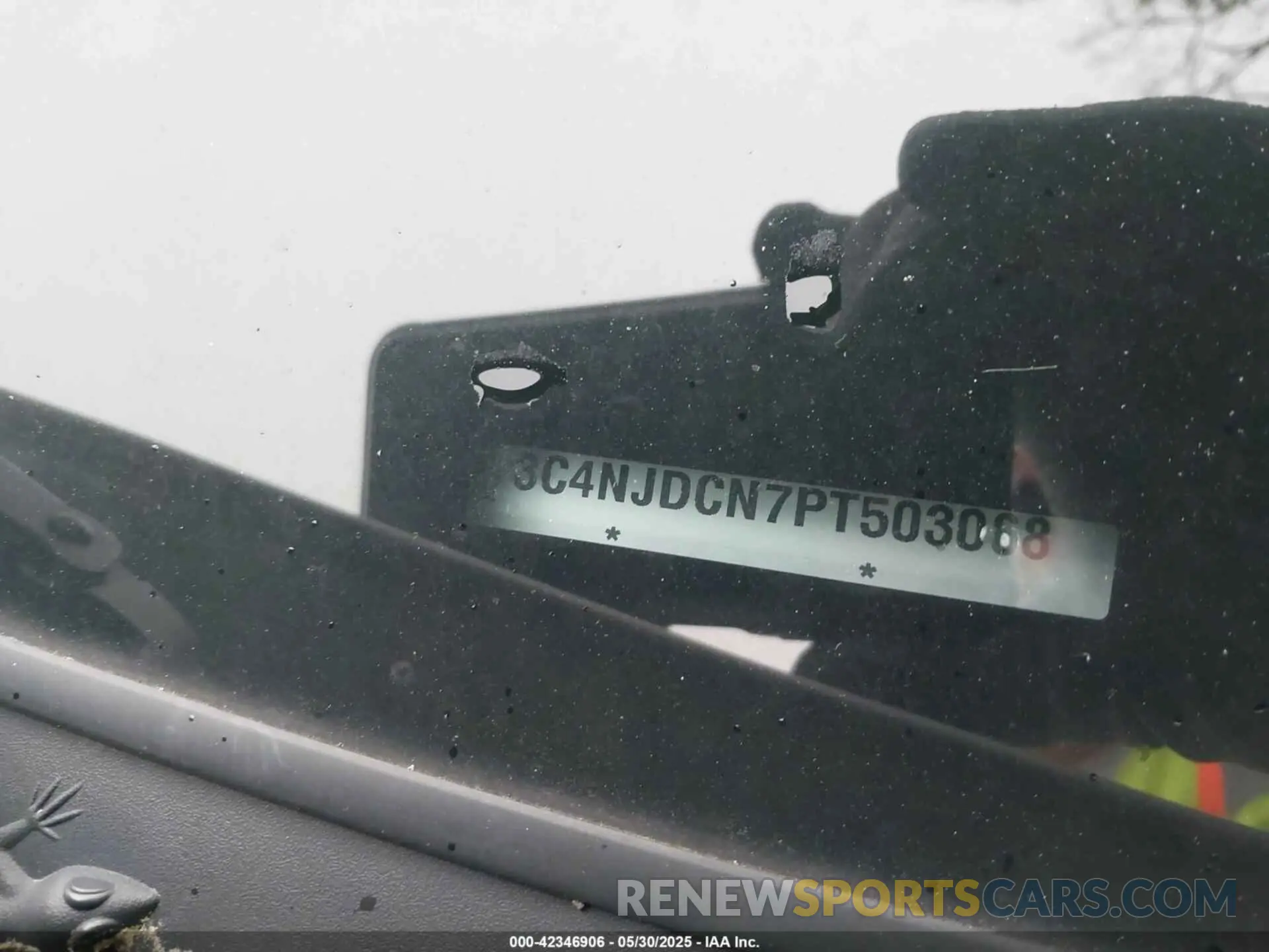 17 Photograph of a damaged car 3C4NJDCN7PT503068 JEEP COMPASS 2023