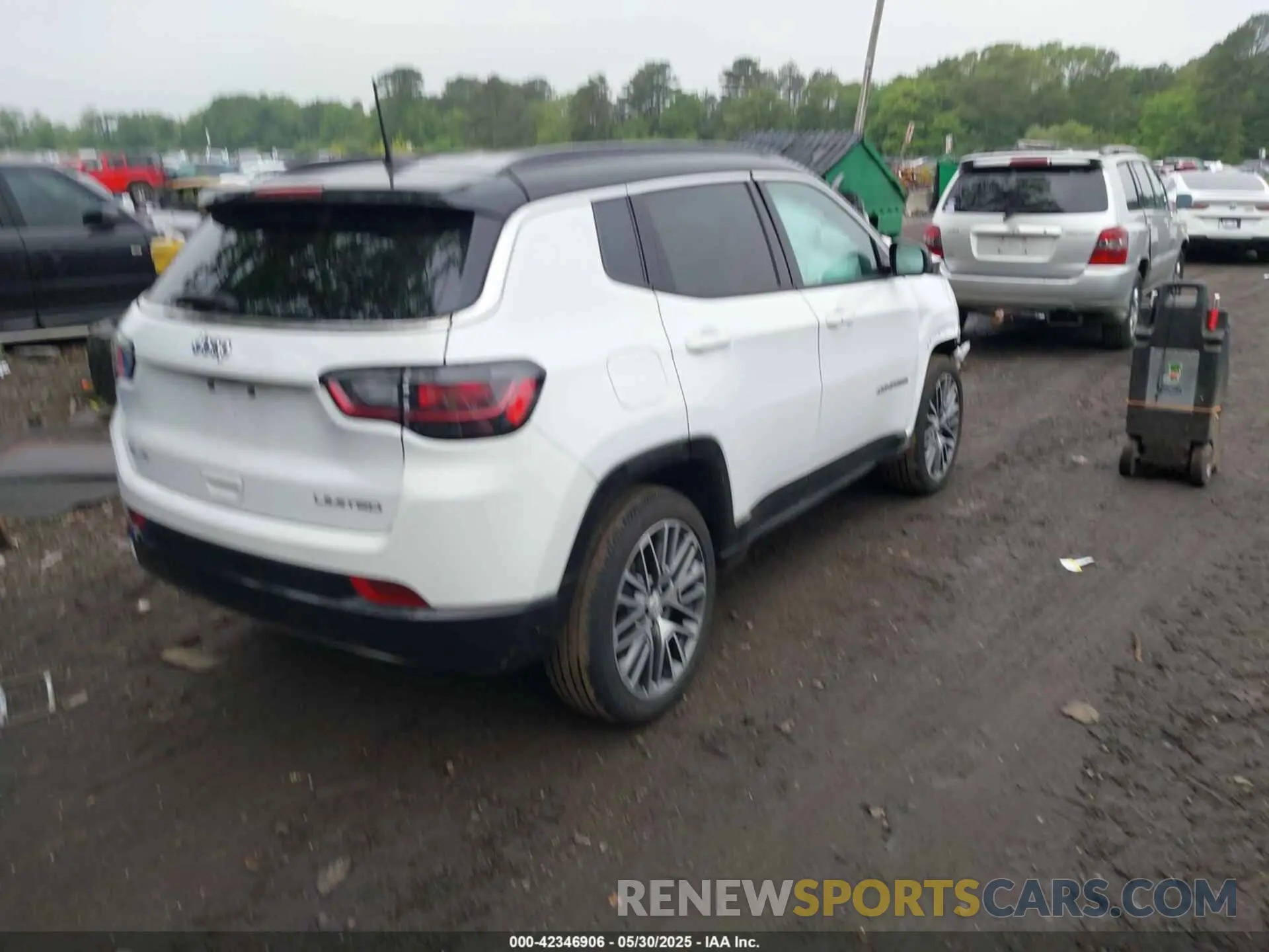 4 Photograph of a damaged car 3C4NJDCN7PT503068 JEEP COMPASS 2023