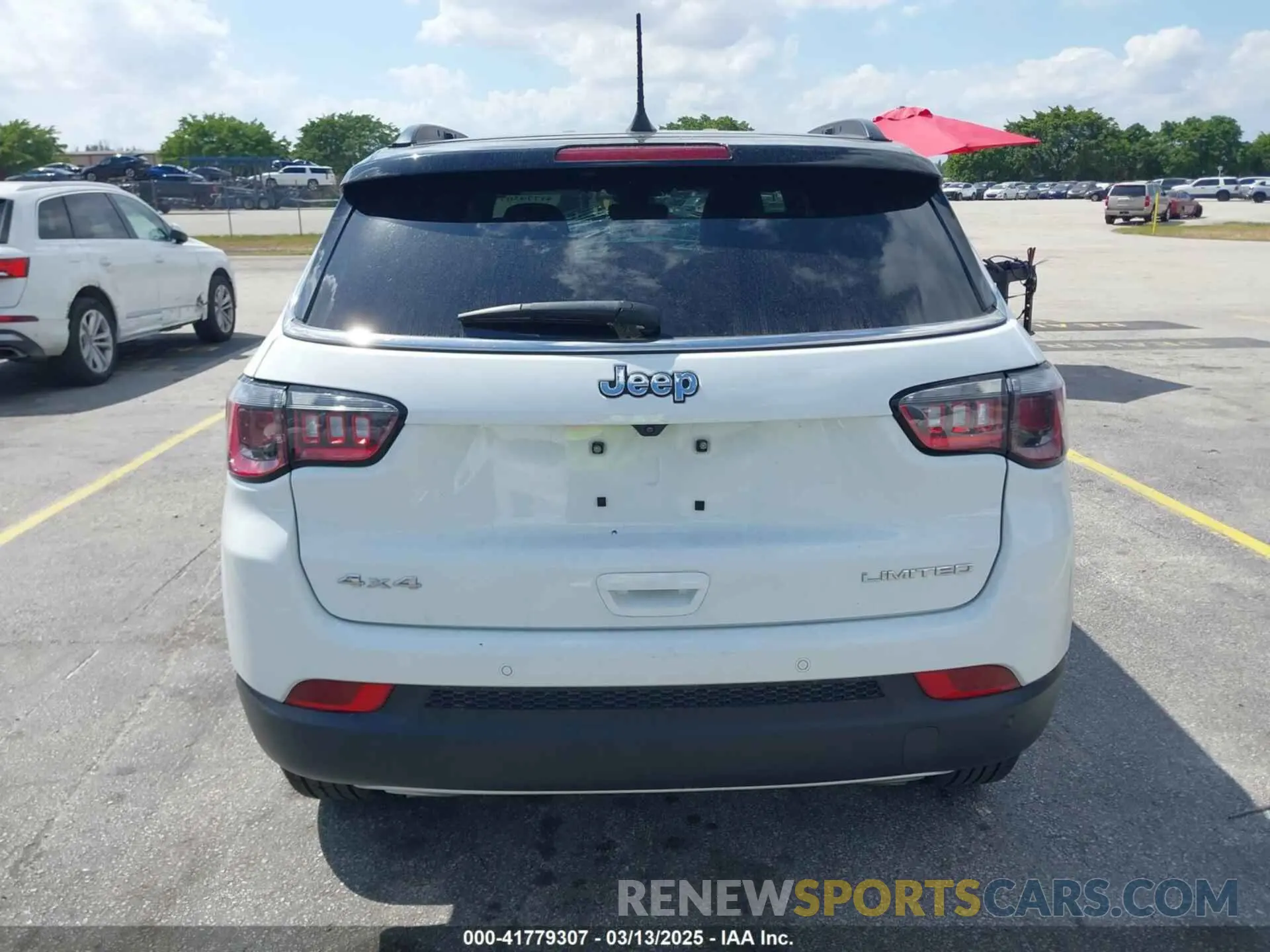 17 Photograph of a damaged car 3C4NJDCN9PT564826 JEEP COMPASS 2023
