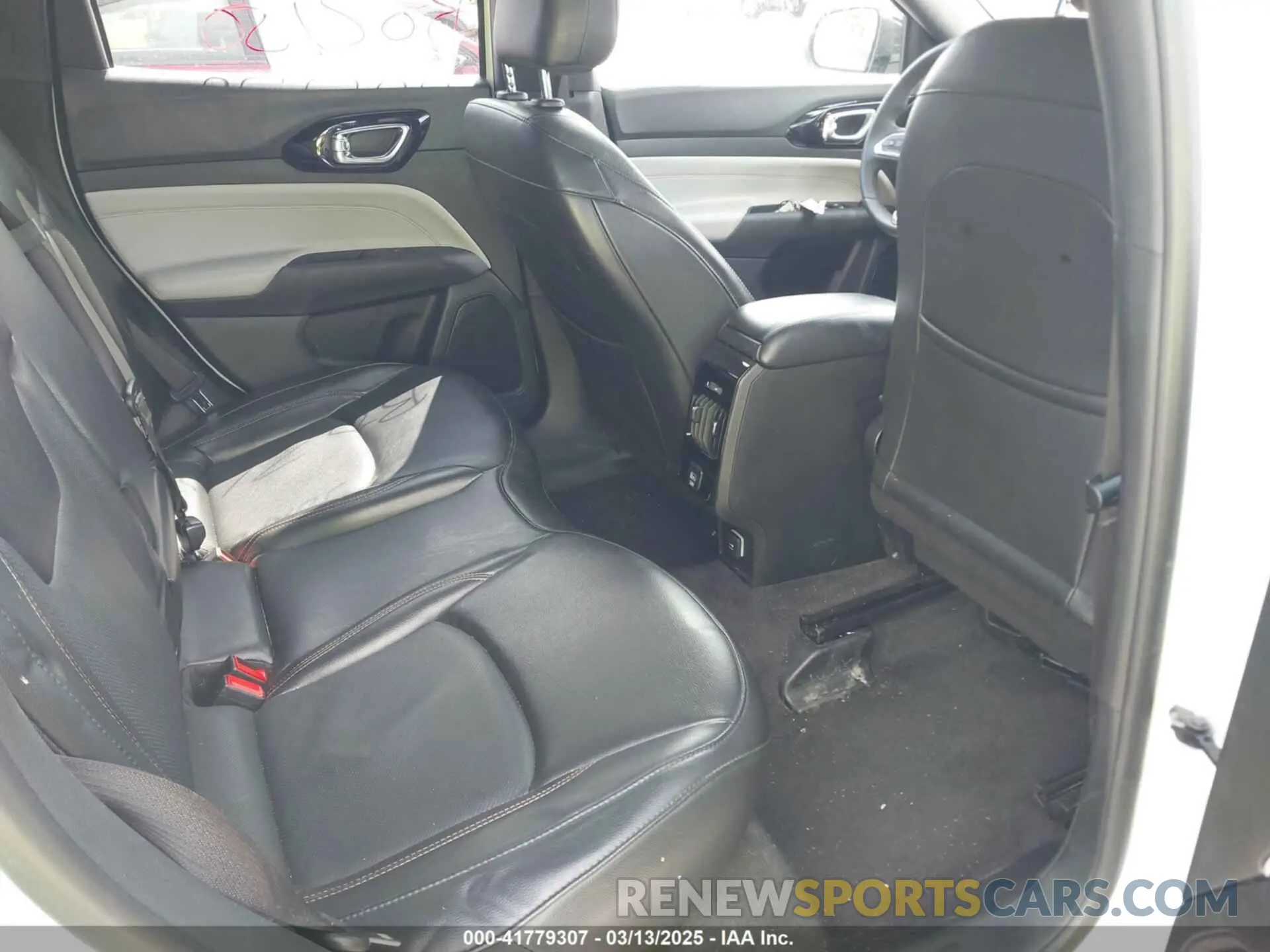 8 Photograph of a damaged car 3C4NJDCN9PT564826 JEEP COMPASS 2023
