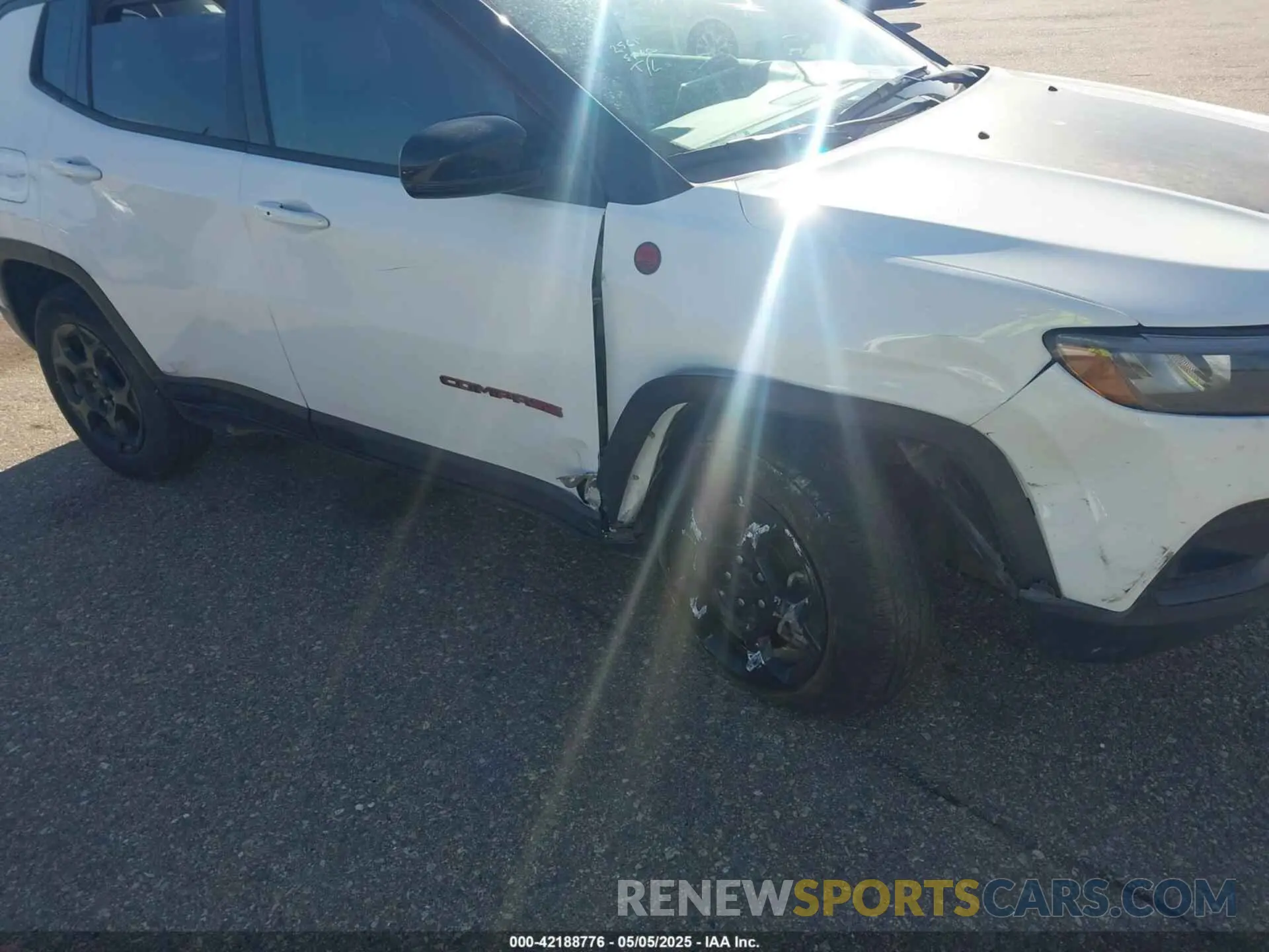 6 Photograph of a damaged car 3C4NJDDN0PT566656 JEEP COMPASS 2023