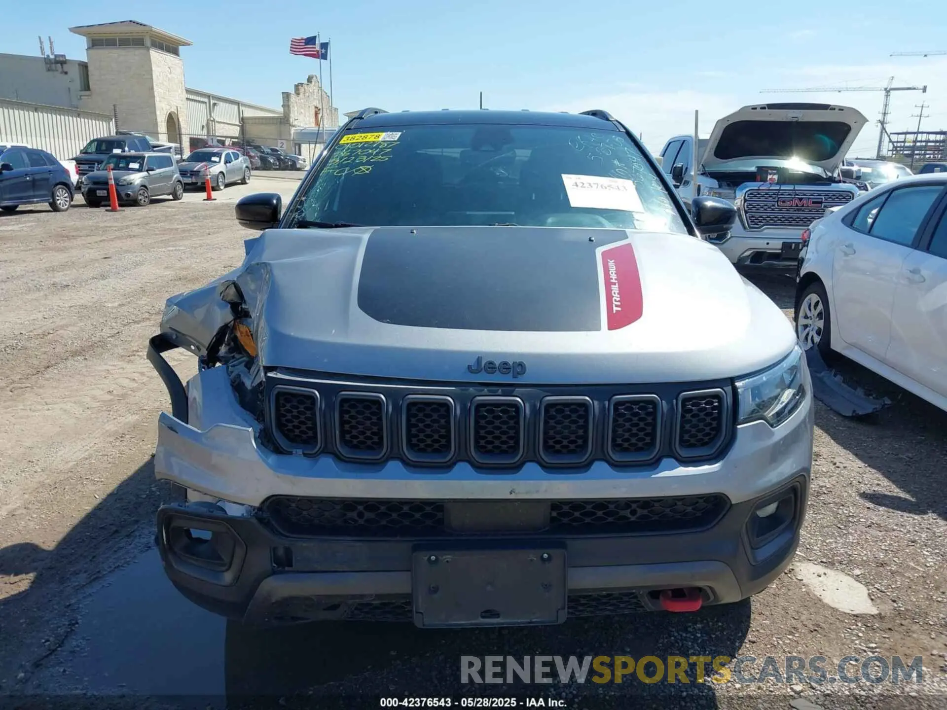12 Photograph of a damaged car 3C4NJDDN2PT567047 JEEP COMPASS 2023
