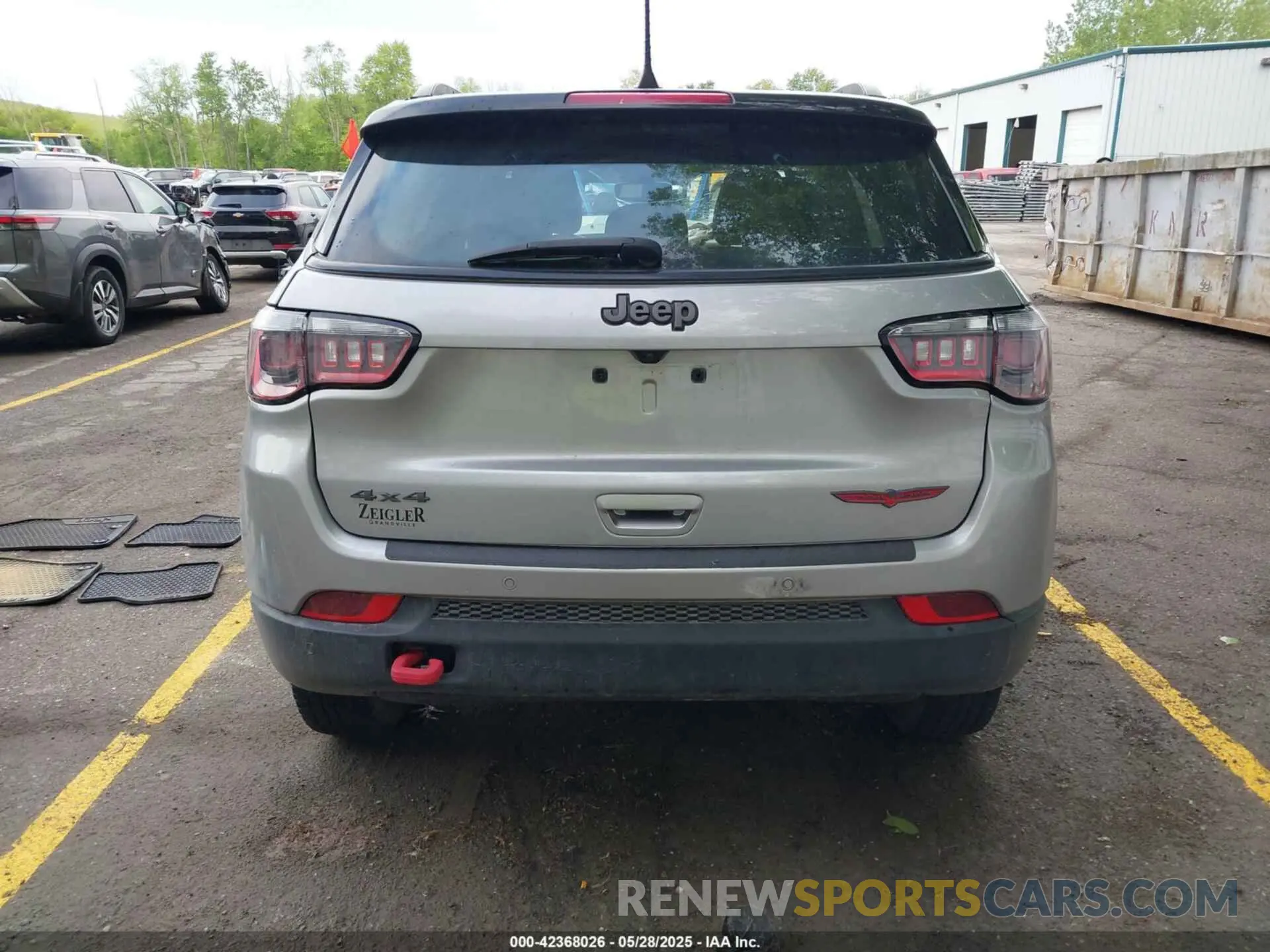 16 Photograph of a damaged car 3C4NJDDN8PT524820 JEEP COMPASS 2023