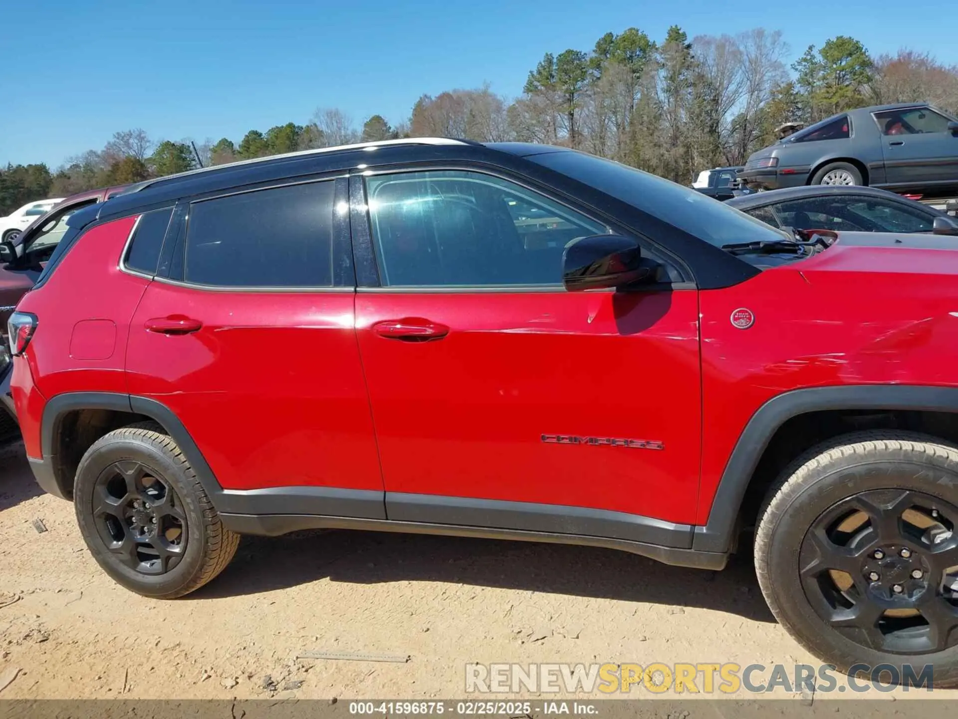 13 Photograph of a damaged car 3C4NJDDNXPT526231 JEEP COMPASS 2023