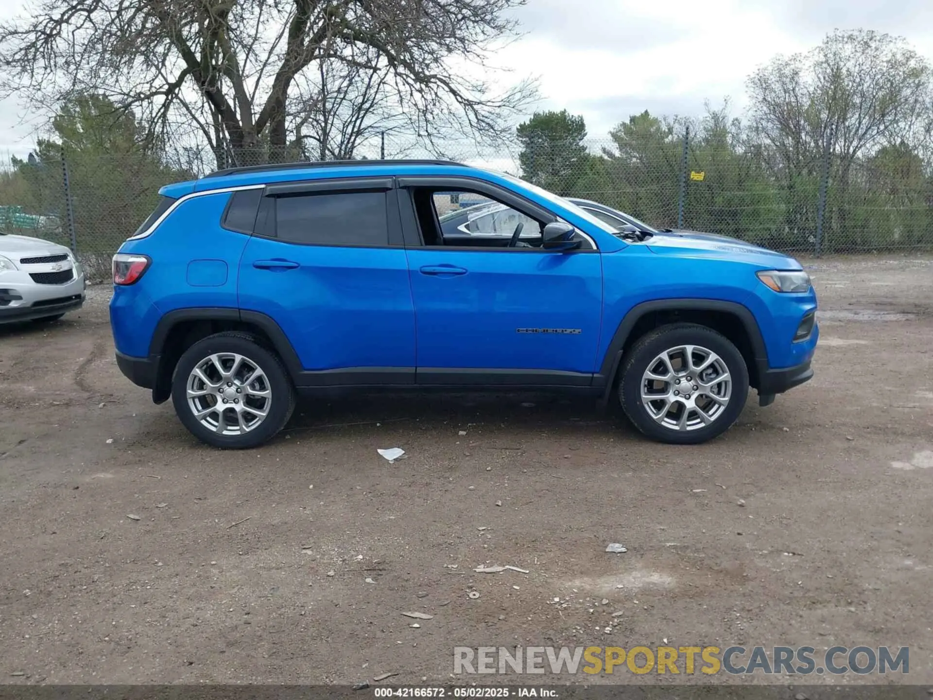 13 Photograph of a damaged car 3C4NJDFN6PT513988 JEEP COMPASS 2023