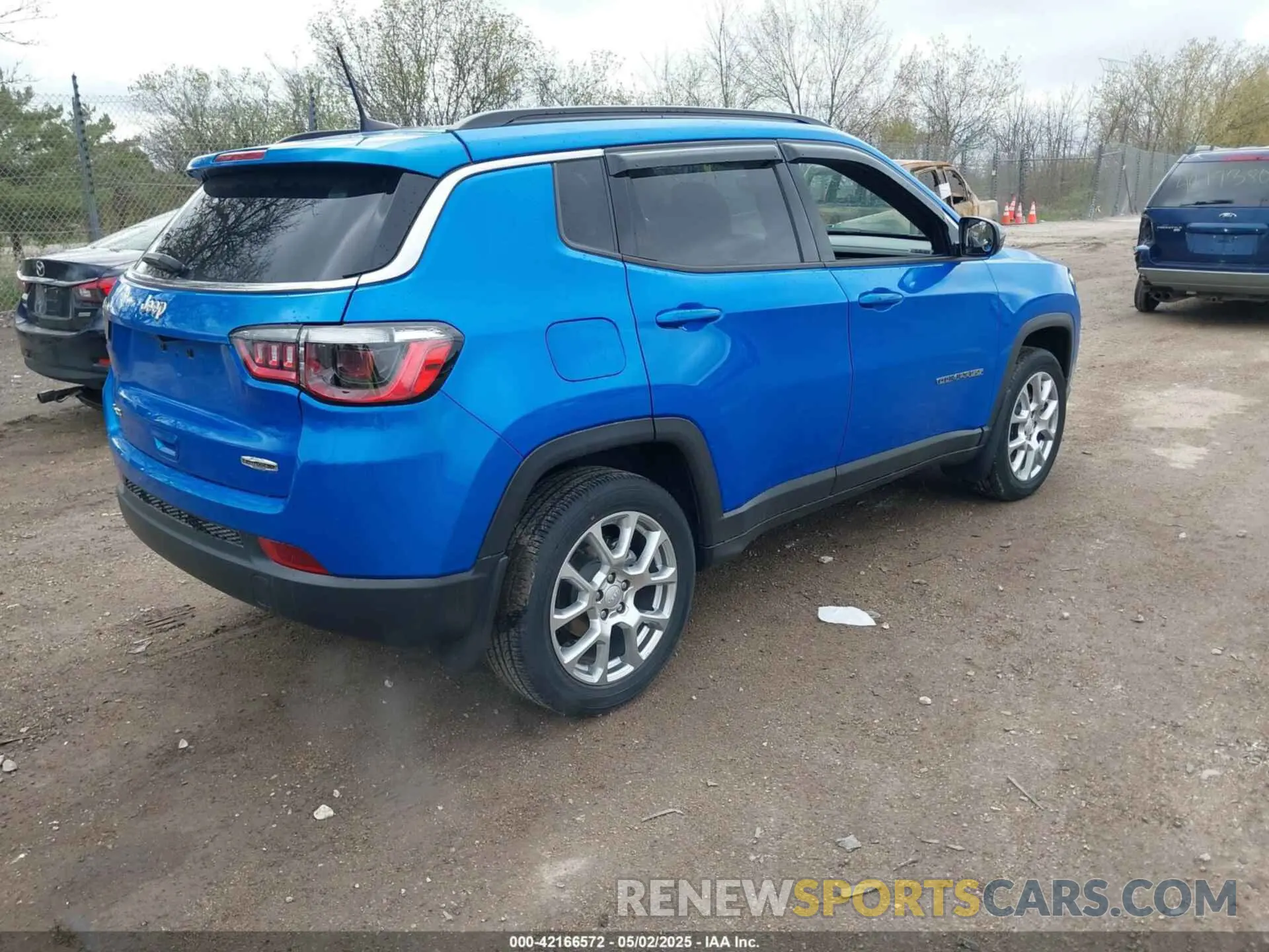 4 Photograph of a damaged car 3C4NJDFN6PT513988 JEEP COMPASS 2023