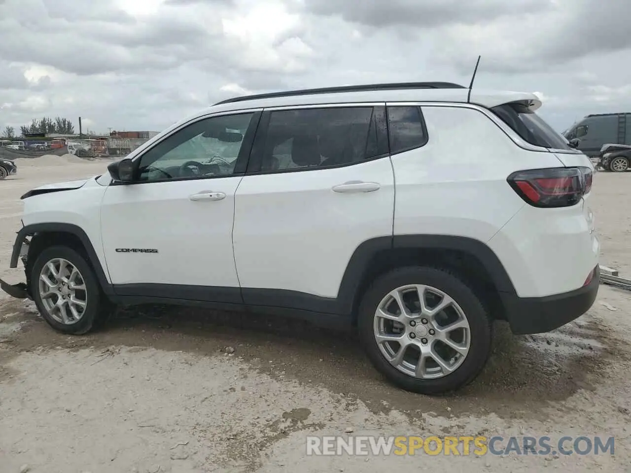 2 Photograph of a damaged car 3C4NJDFN9PT545348 JEEP COMPASS 2023