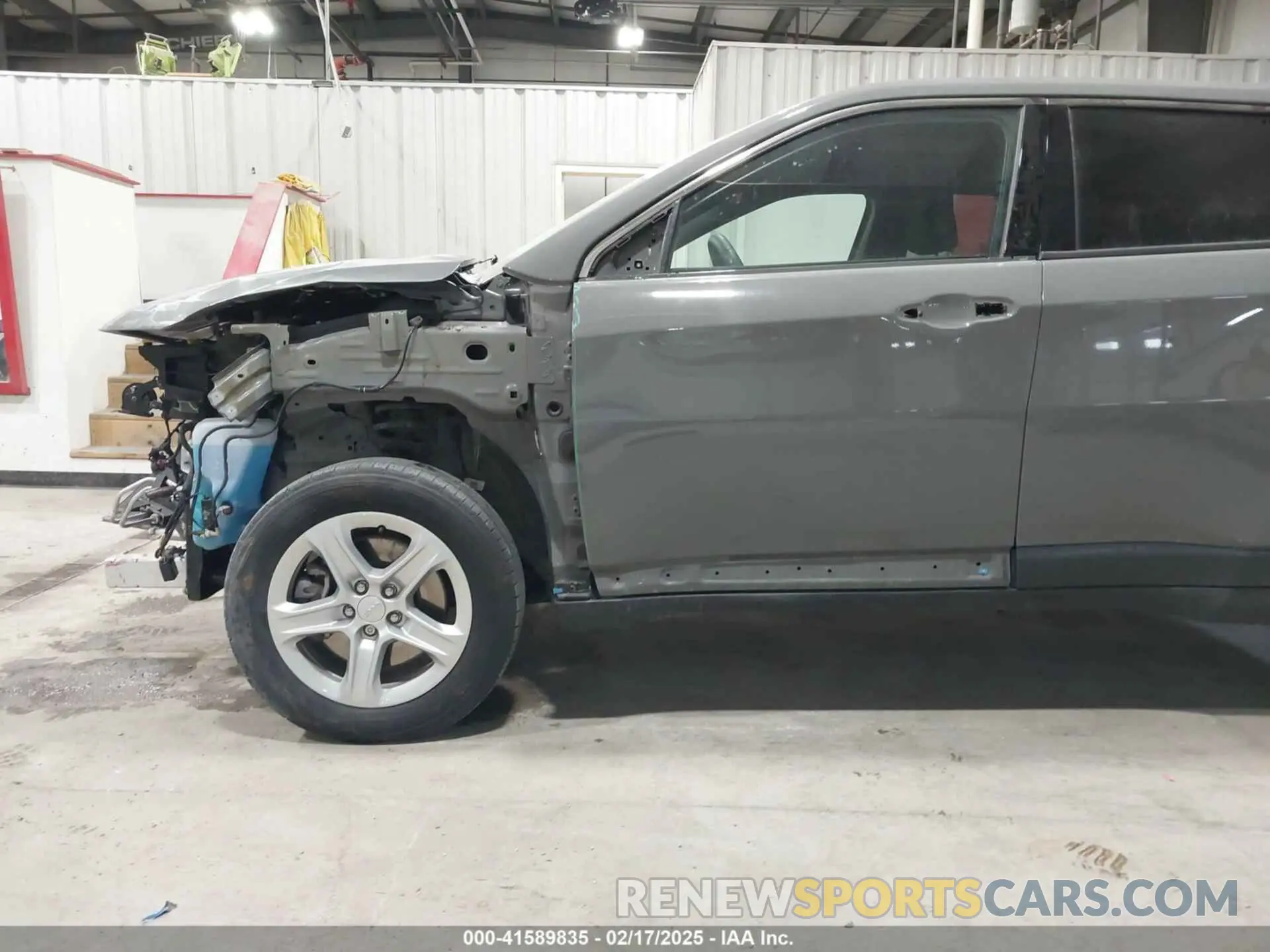 17 Photograph of a damaged car 3C4NJDAN8RT580067 JEEP COMPASS 2024