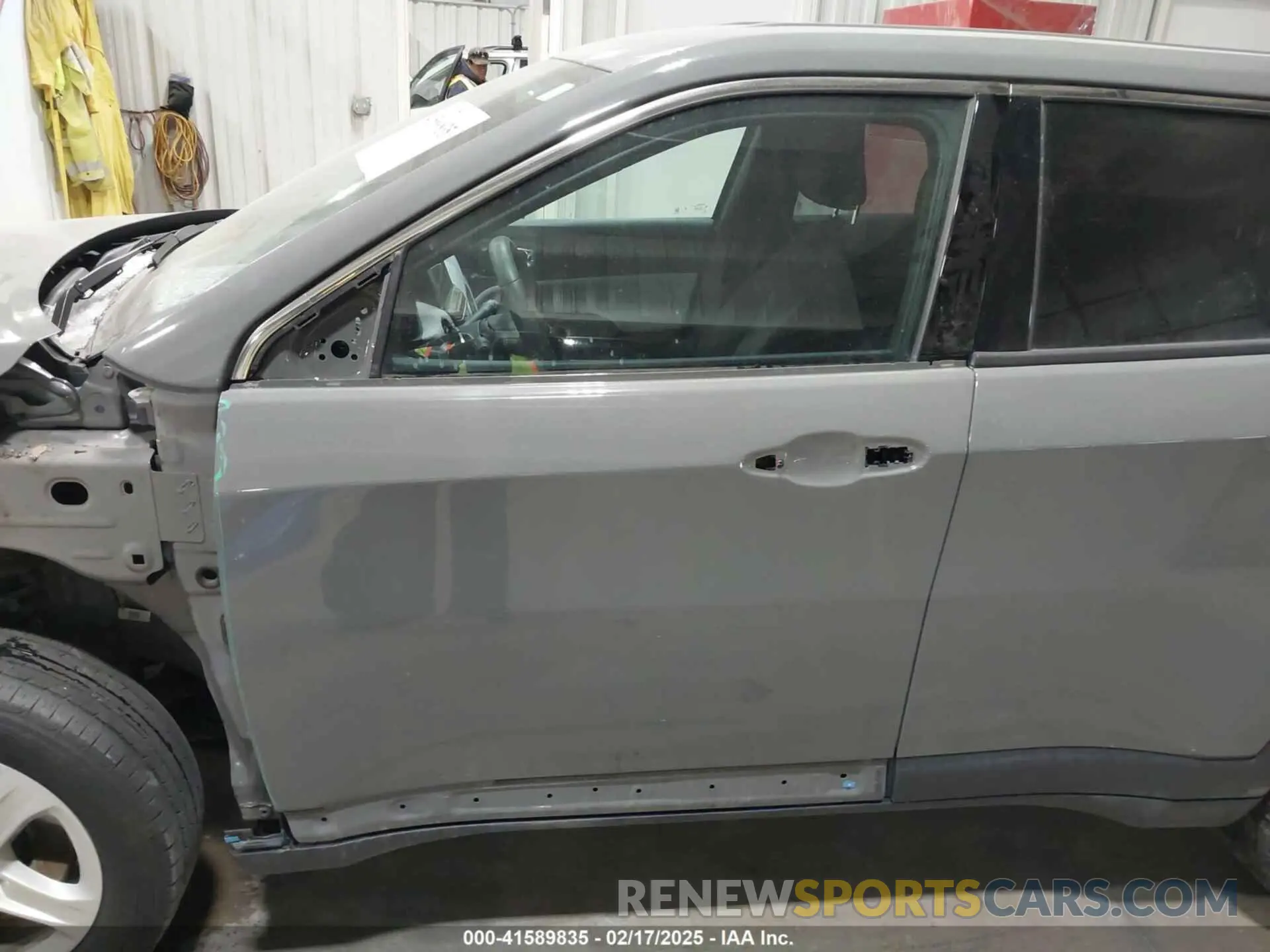 18 Photograph of a damaged car 3C4NJDAN8RT580067 JEEP COMPASS 2024