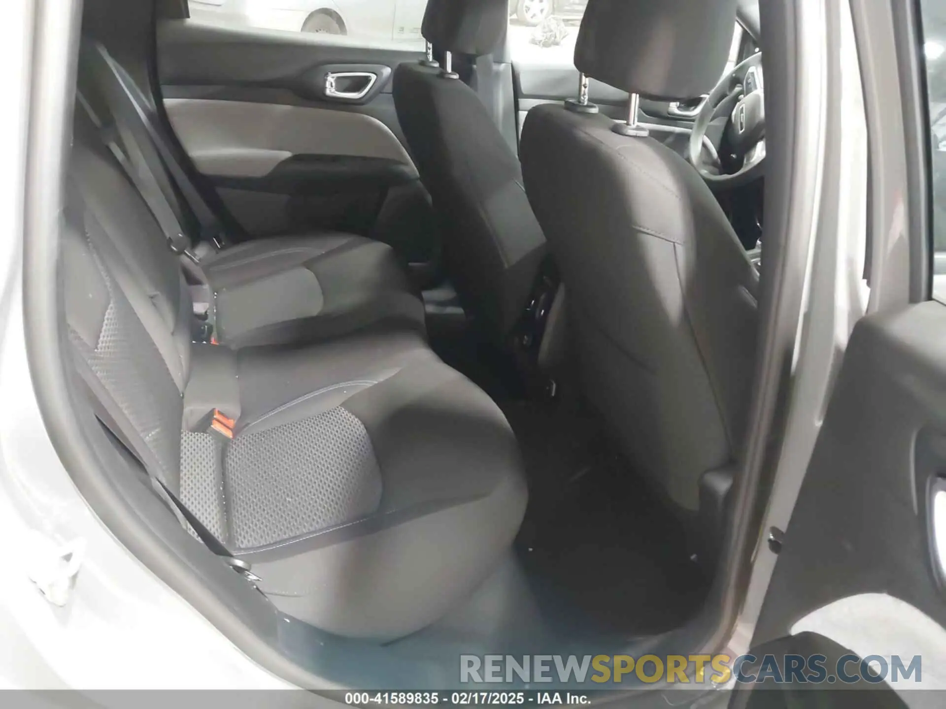 8 Photograph of a damaged car 3C4NJDAN8RT580067 JEEP COMPASS 2024