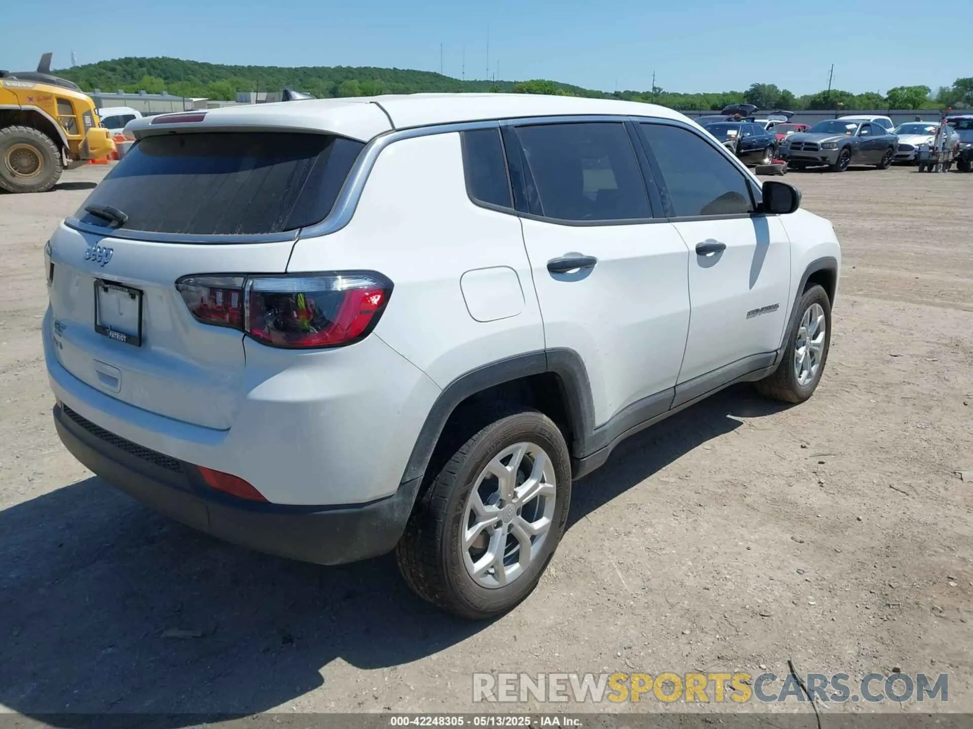 4 Фотография поврежденного автомобиля 3C4NJDANXRT166403 JEEP COMPASS 2024