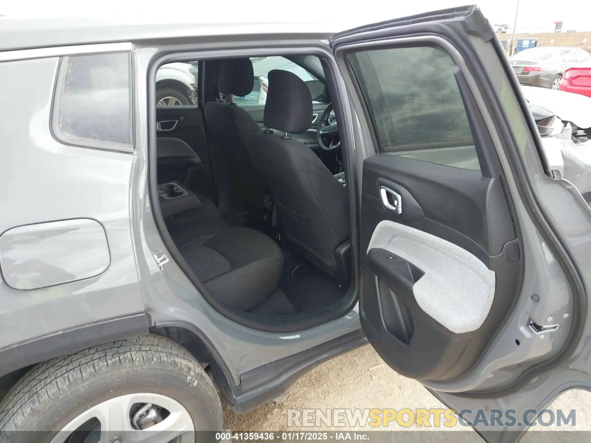 8 Photograph of a damaged car 3C4NJDANXRT583844 JEEP COMPASS 2024