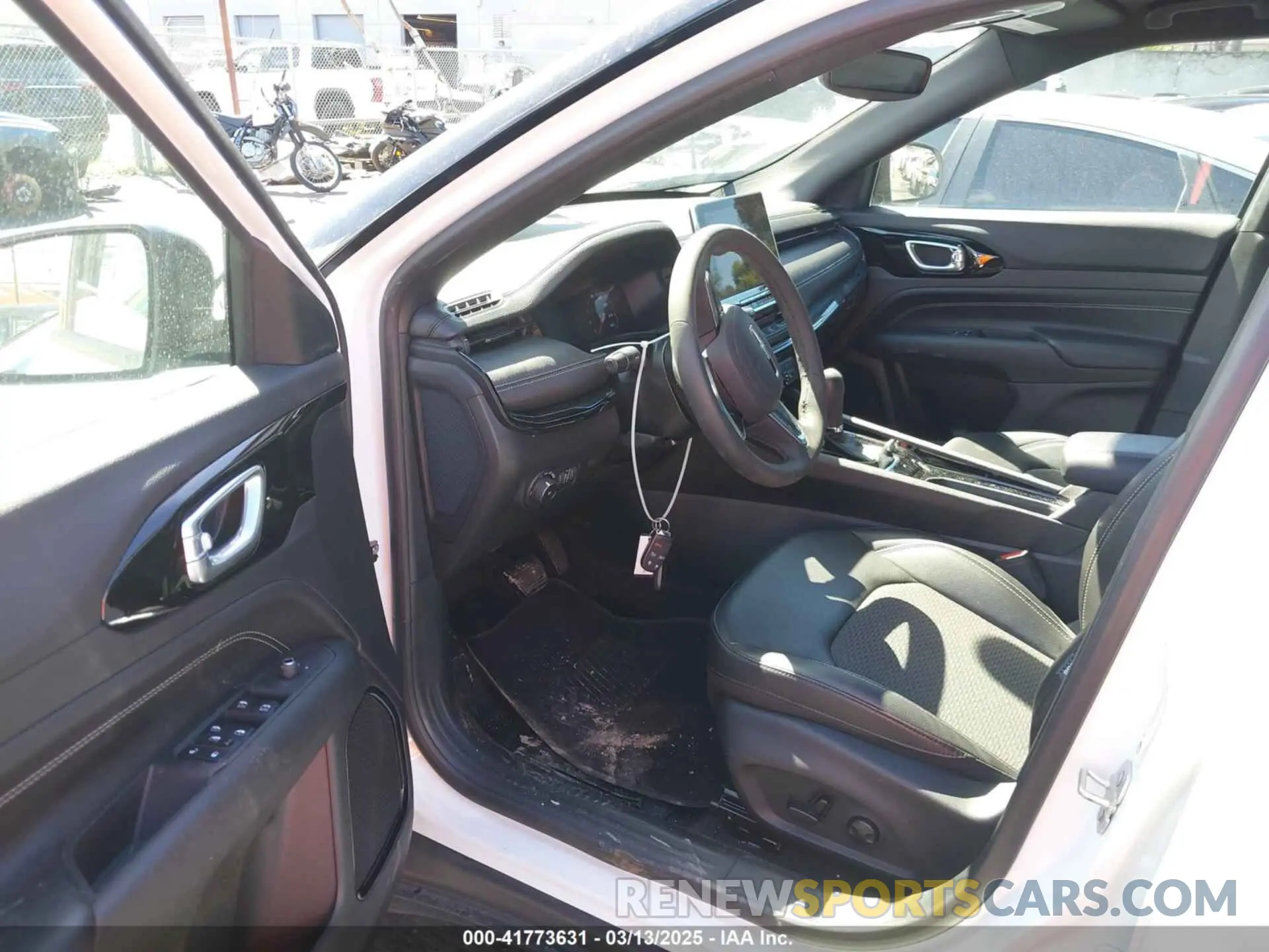 18 Фотография поврежденного автомобиля 3C4NJDBN0RT588081 JEEP COMPASS 2024