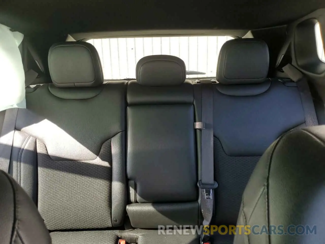 10 Фотография поврежденного автомобиля 3C4NJDBN1RT117220 JEEP COMPASS 2024