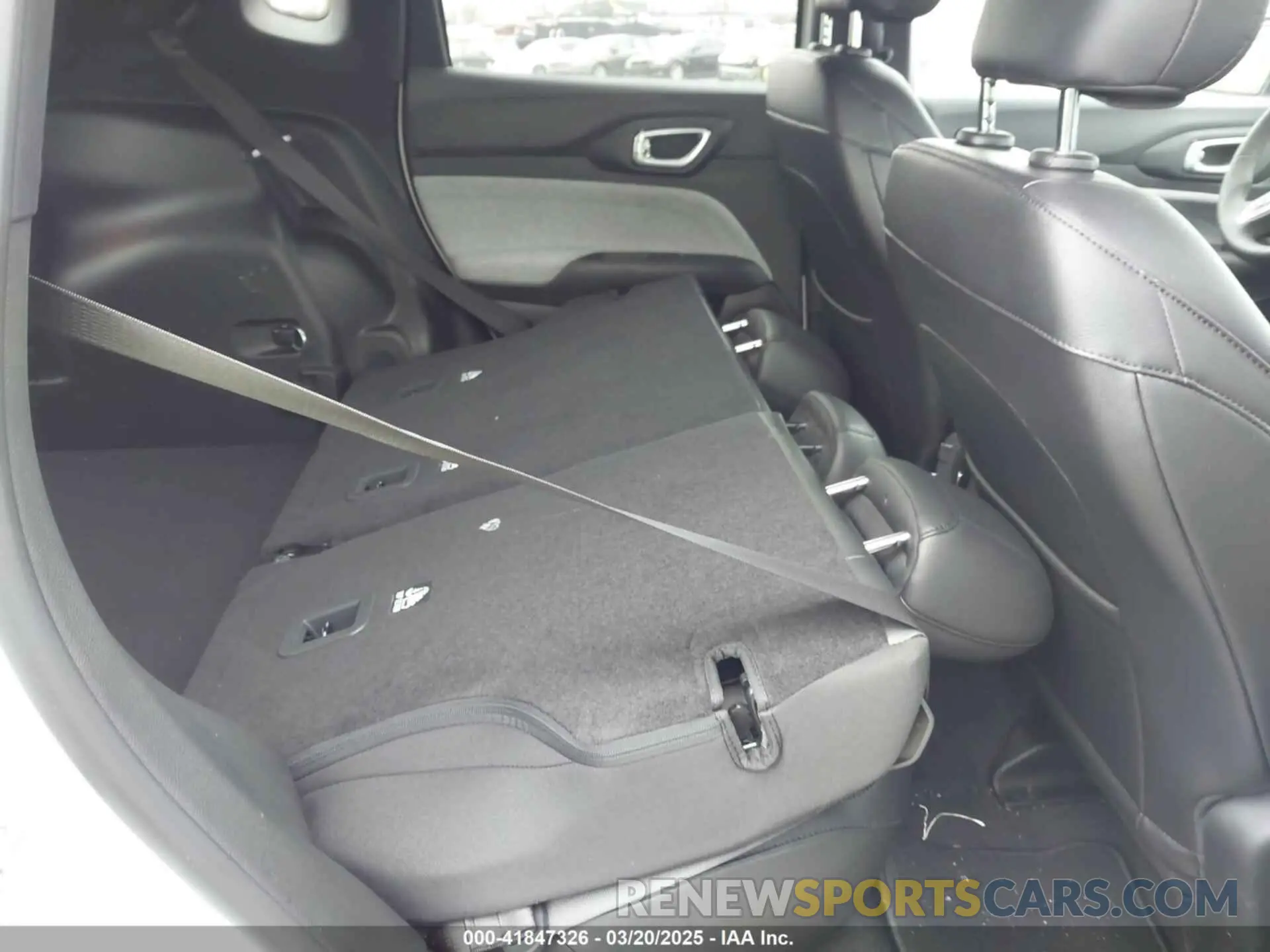 8 Фотография поврежденного автомобиля 3C4NJDBN2RT105075 JEEP COMPASS 2024