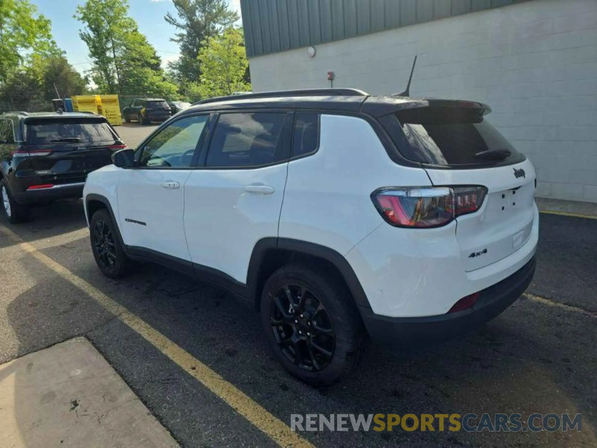 15 Photograph of a damaged car 3C4NJDBN2RT115542 JEEP COMPASS 2024