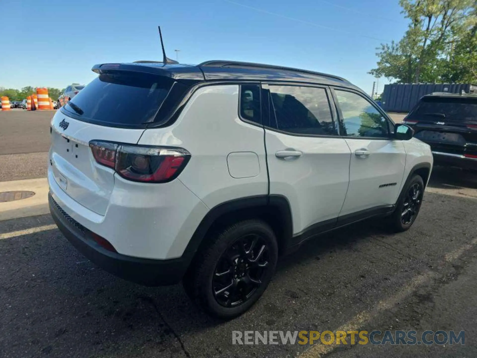 17 Photograph of a damaged car 3C4NJDBN2RT115542 JEEP COMPASS 2024