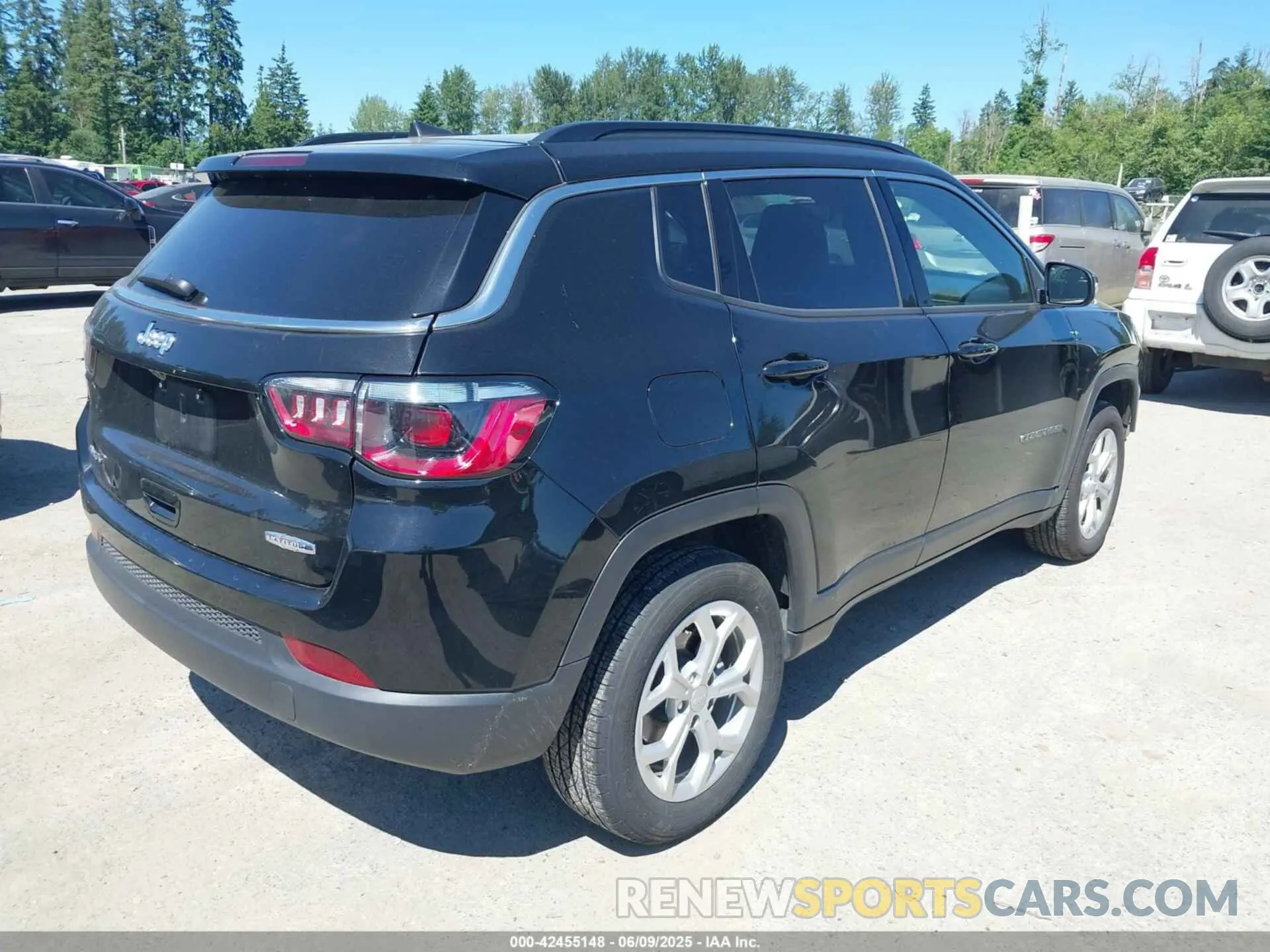 4 Photograph of a damaged car 3C4NJDBN3RT100807 JEEP COMPASS 2024