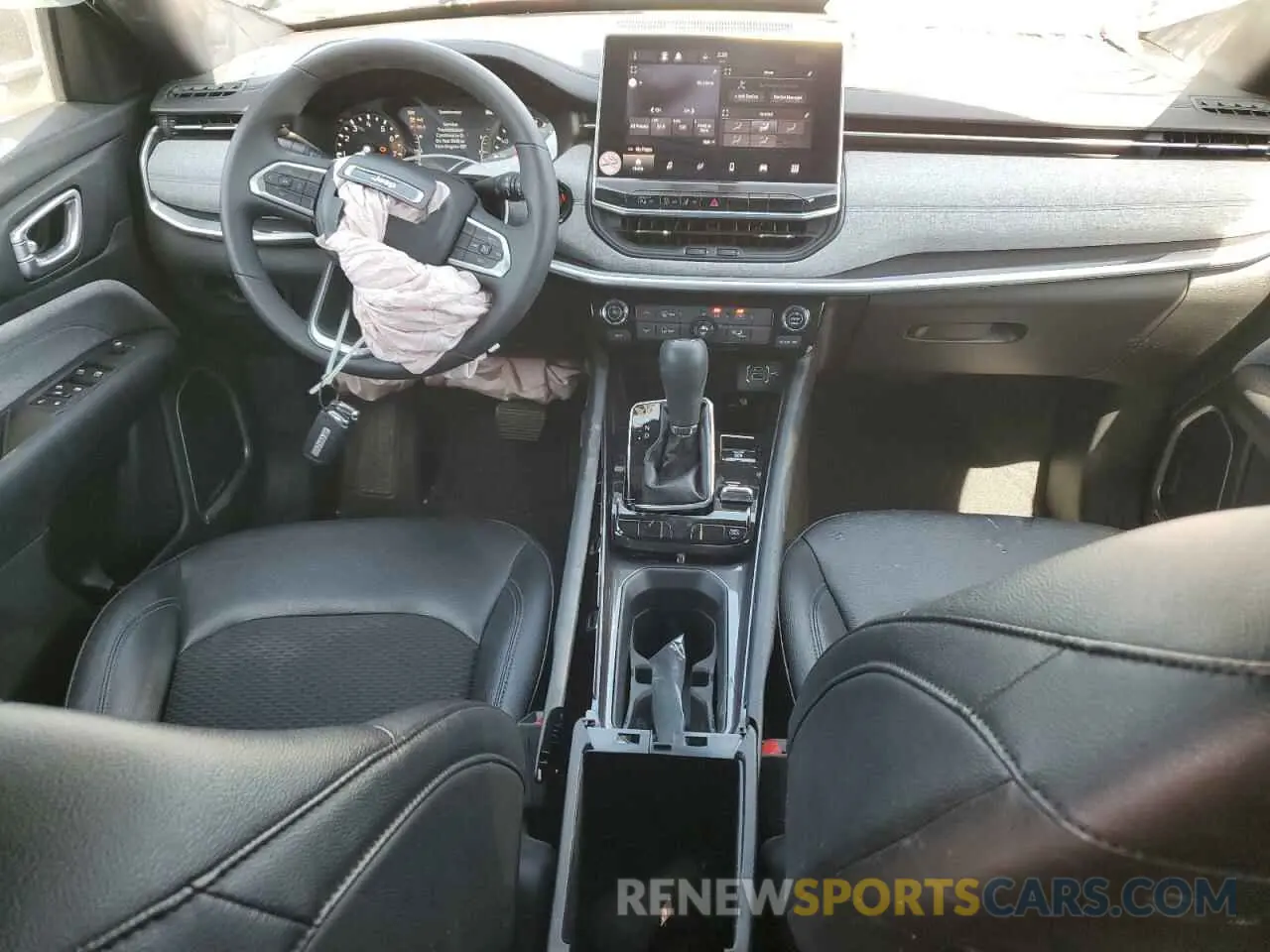 8 Фотография поврежденного автомобиля 3C4NJDBN3RT606072 JEEP COMPASS 2024