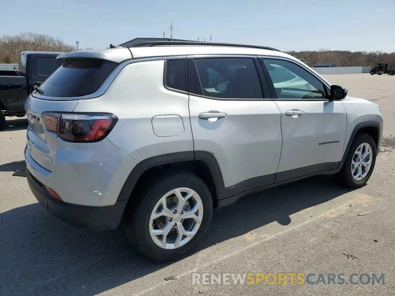 3 Фотография поврежденного автомобиля 3C4NJDBN4RT110956 JEEP COMPASS 2024