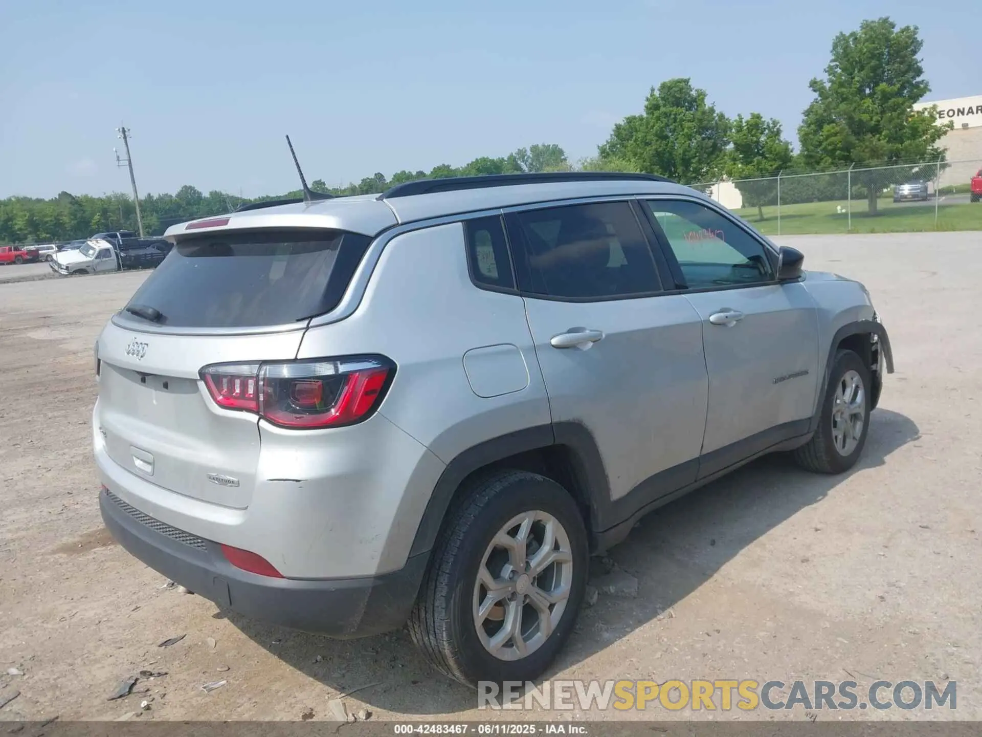 4 Photograph of a damaged car 3C4NJDBN4RT117874 JEEP COMPASS 2024