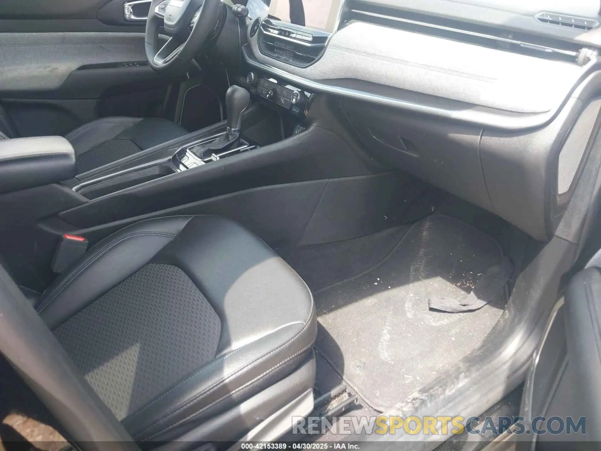 5 Photograph of a damaged car 3C4NJDBN4RT119513 JEEP COMPASS 2024